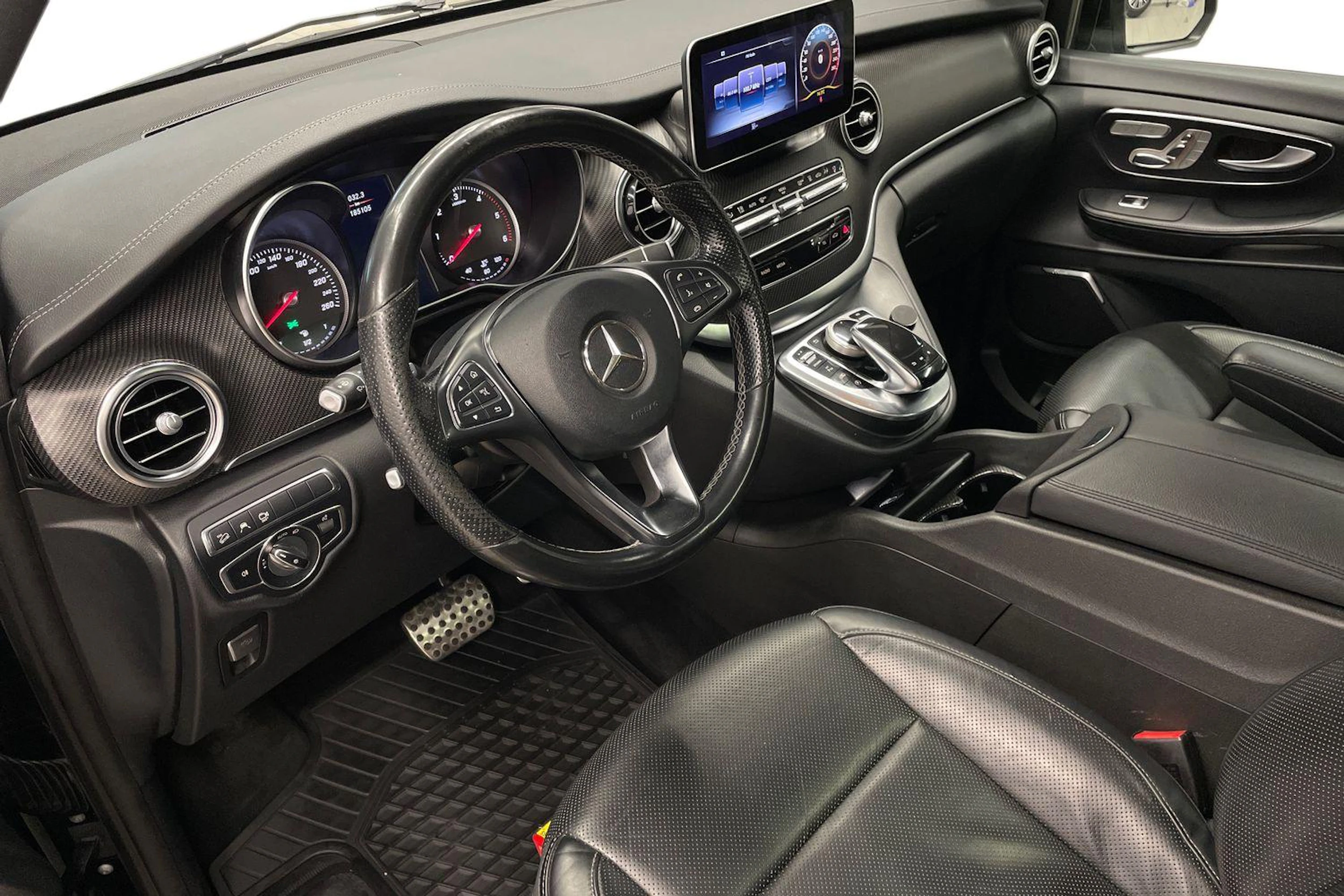Musta Mercedes-Benz V 2017 kuva 8.