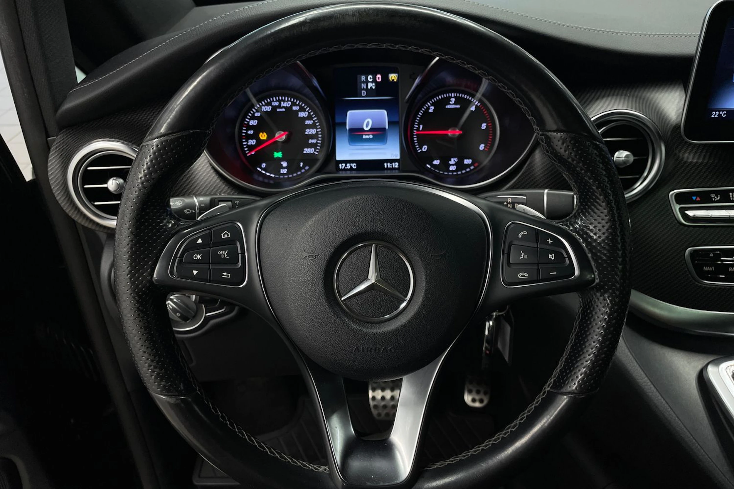 Musta Mercedes-Benz V 2017 kuva 18.