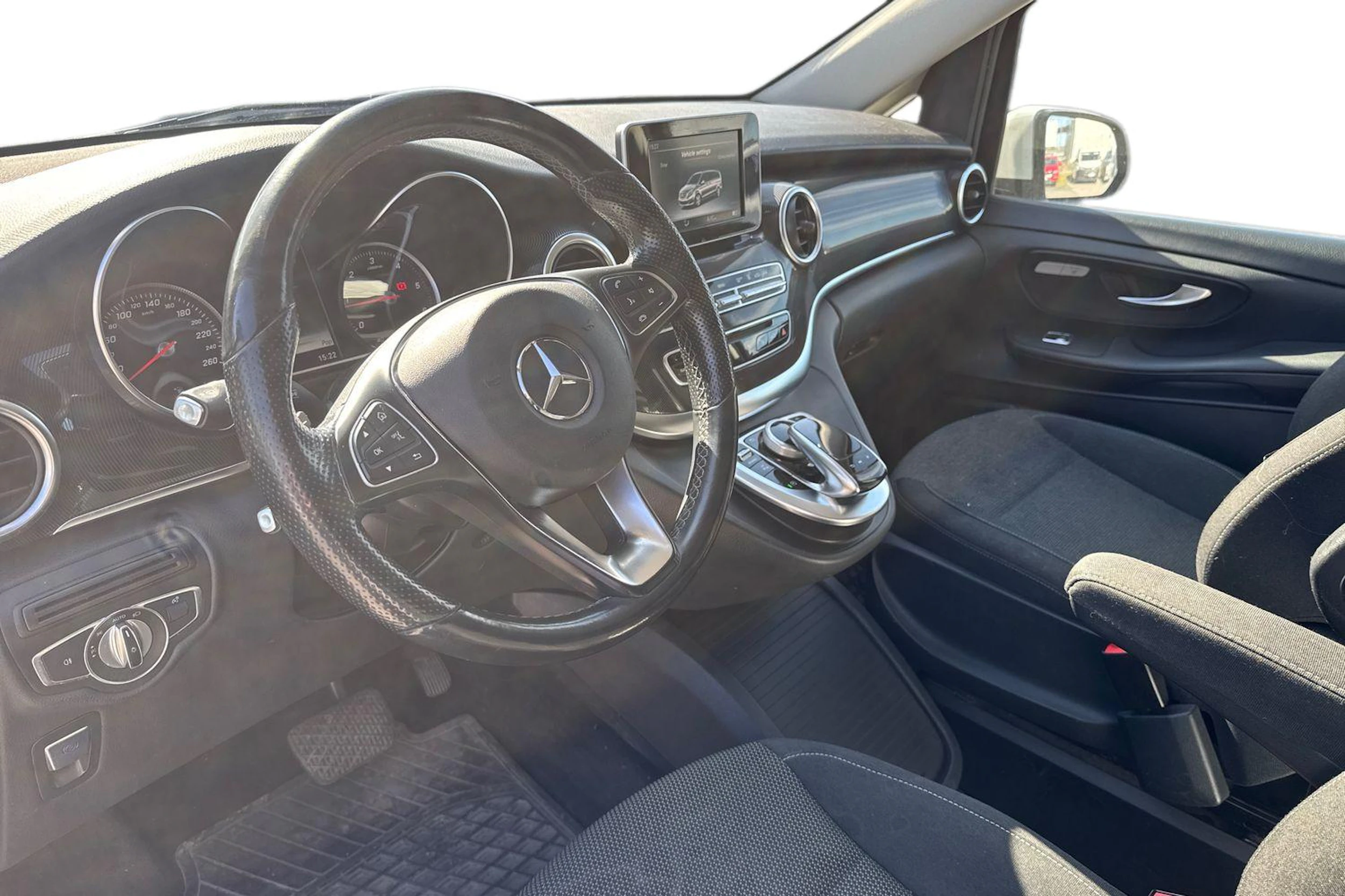 valkoinen Mercedes-Benz V 2017 kuva 3.