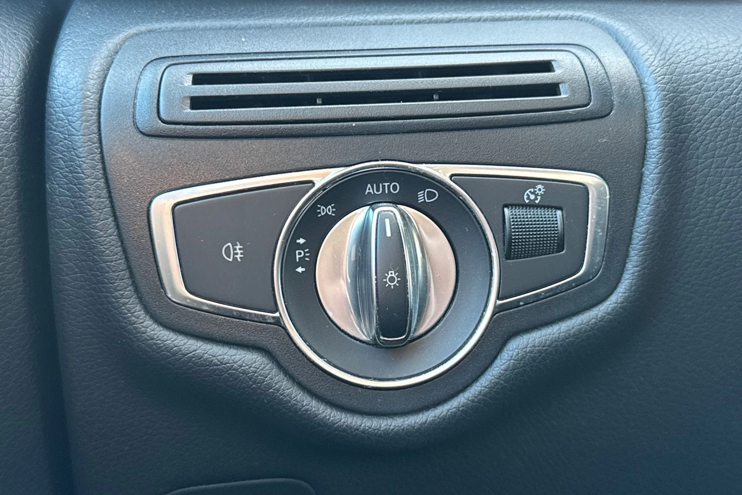 valkoinen Mercedes-Benz V 2017 kuva 20.