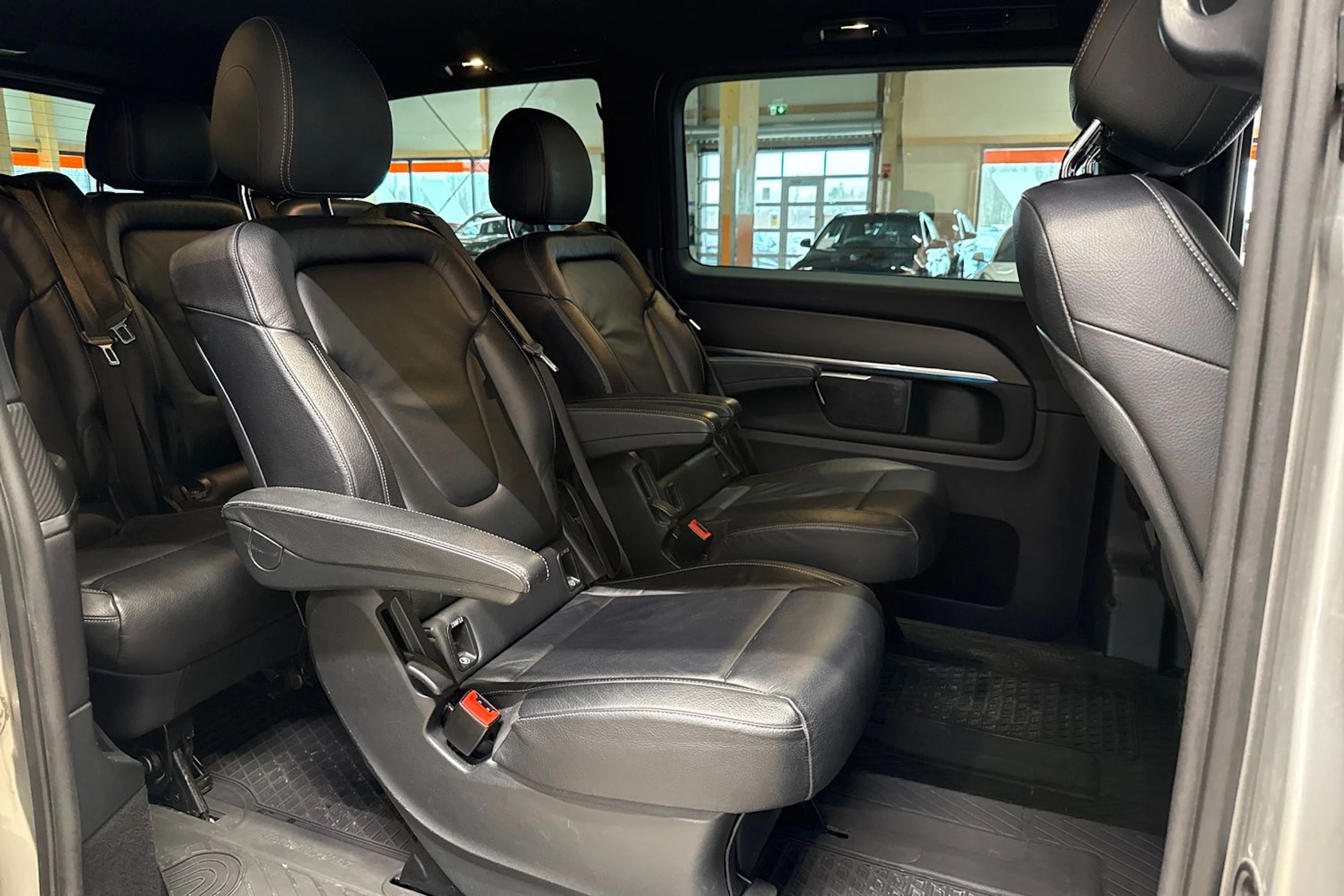 hopea Mercedes-Benz V 2017 kuva 13.