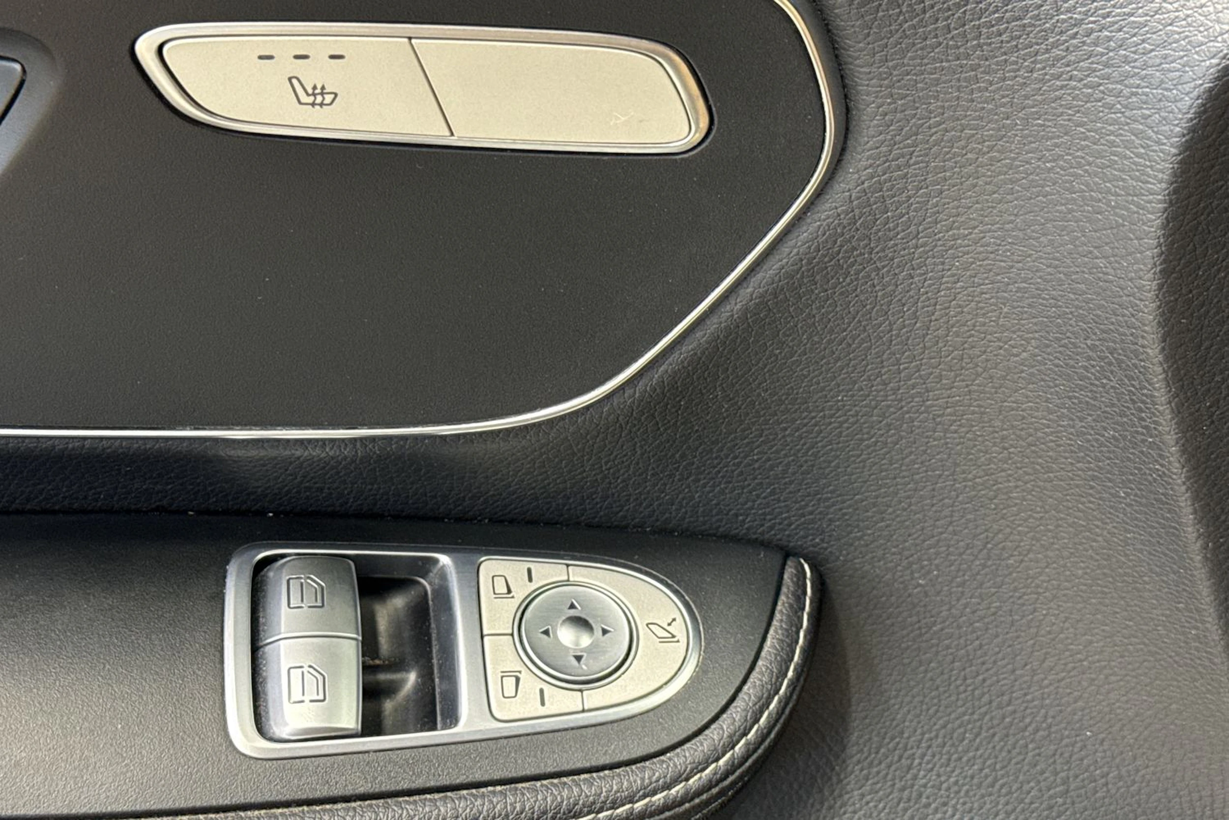 hopea Mercedes-Benz V 2017 kuva 18.