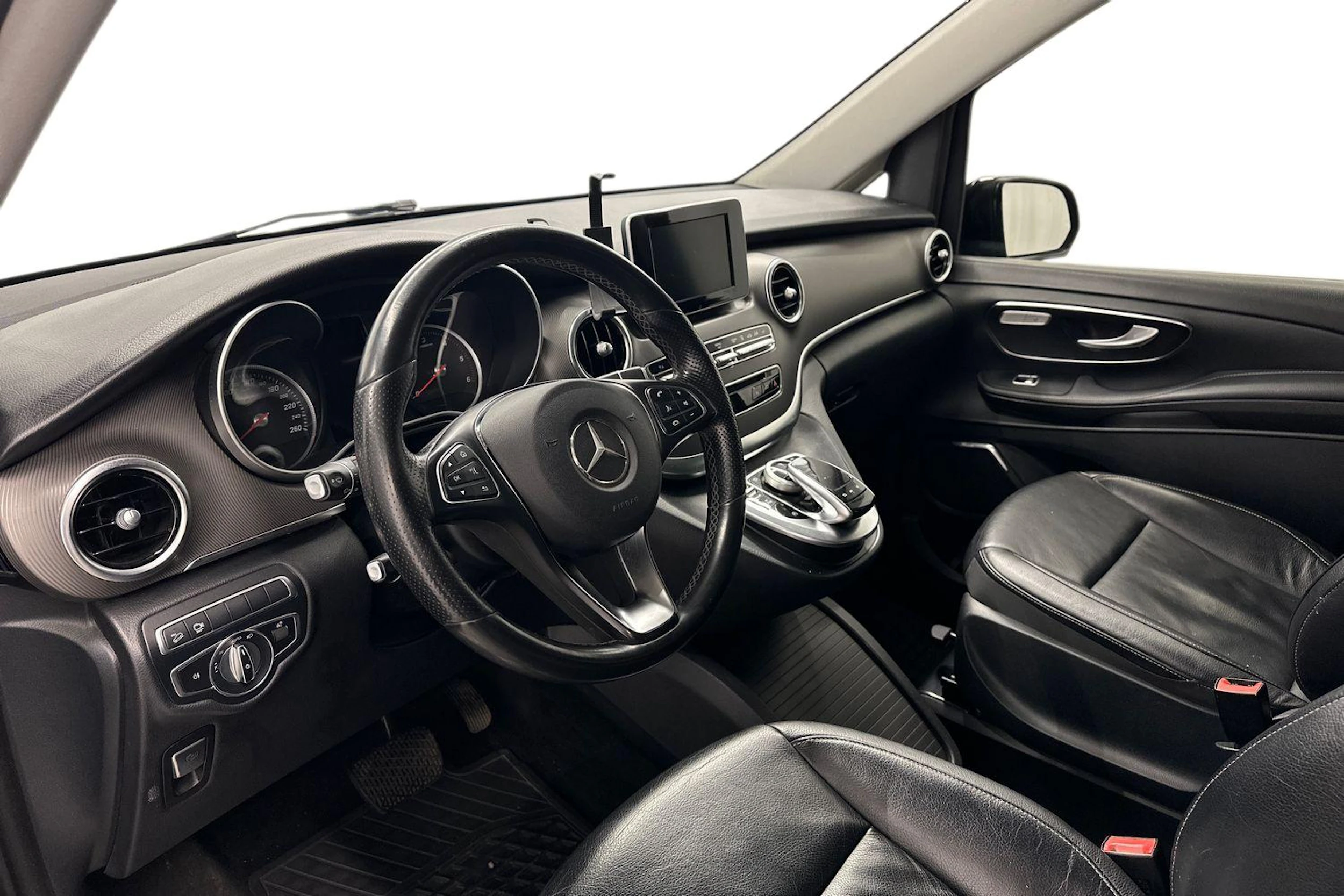 musta Mercedes-Benz V 2017 kuva 6.