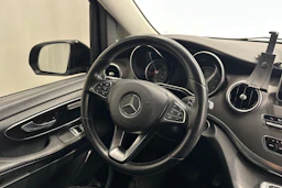 musta Mercedes-Benz V 2017 kuva 10.