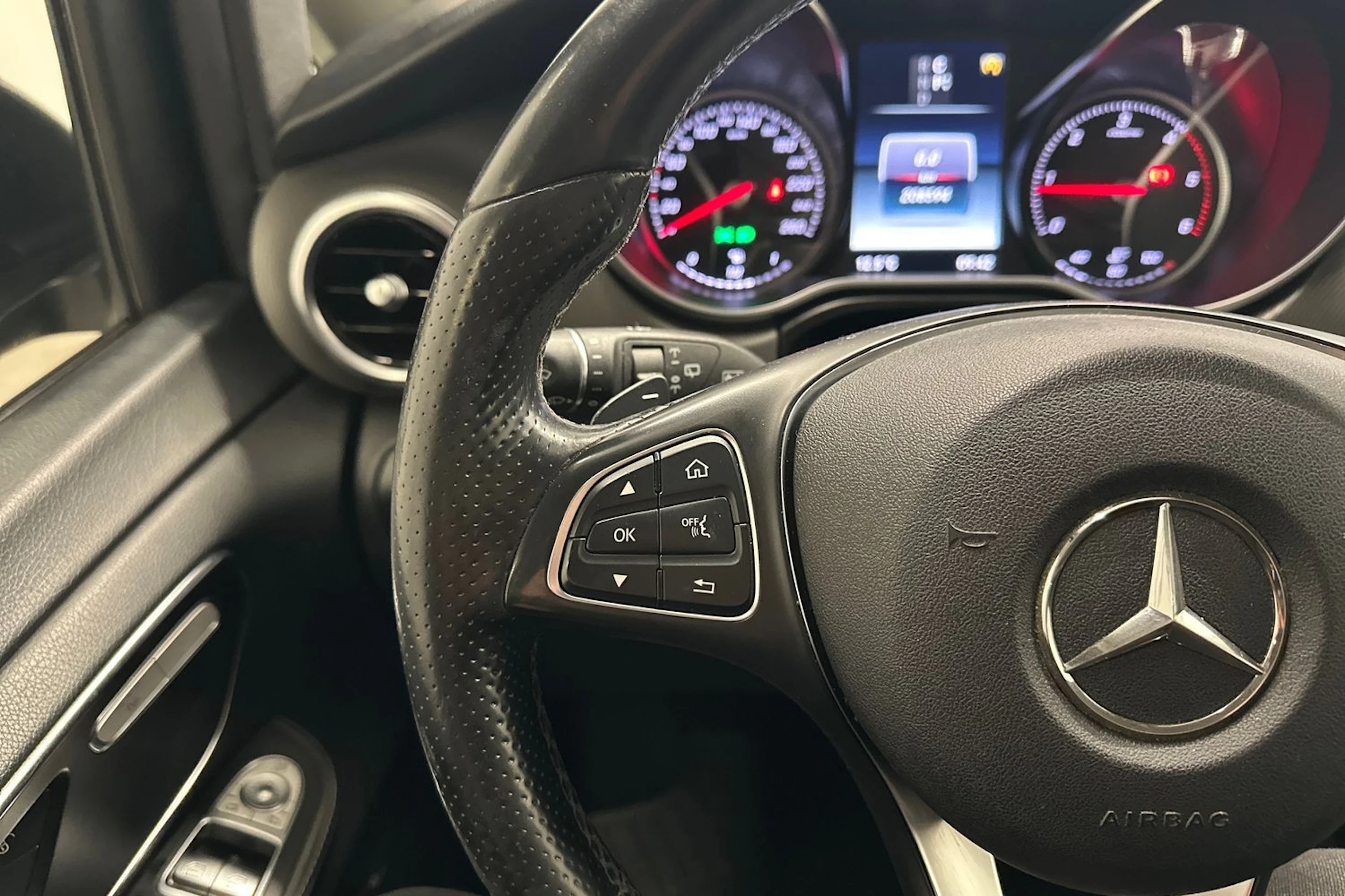 musta Mercedes-Benz V 2017 kuva 11.