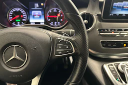 musta Mercedes-Benz V 2017 kuva 12.