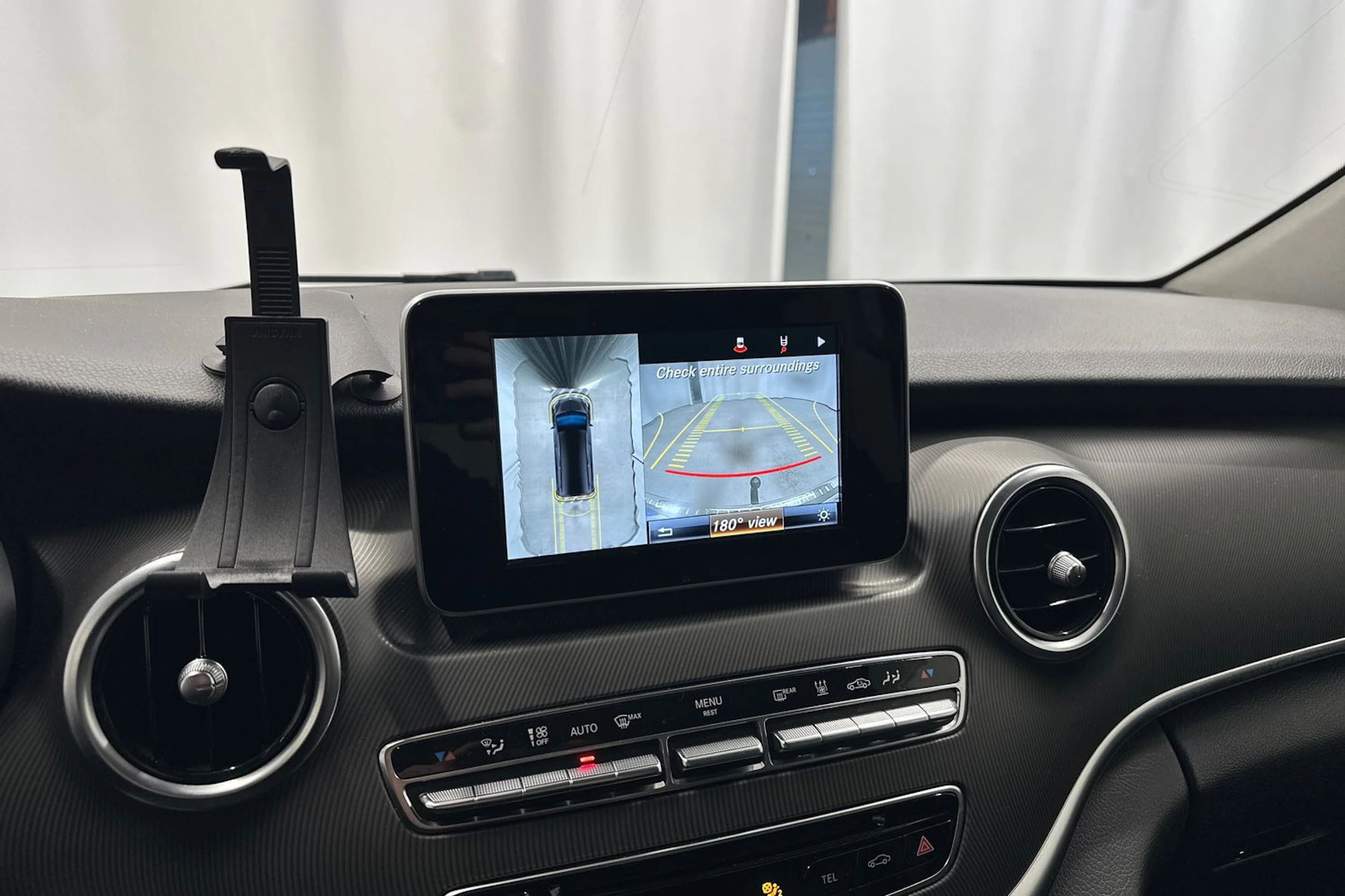 musta Mercedes-Benz V 2017 kuva 18.