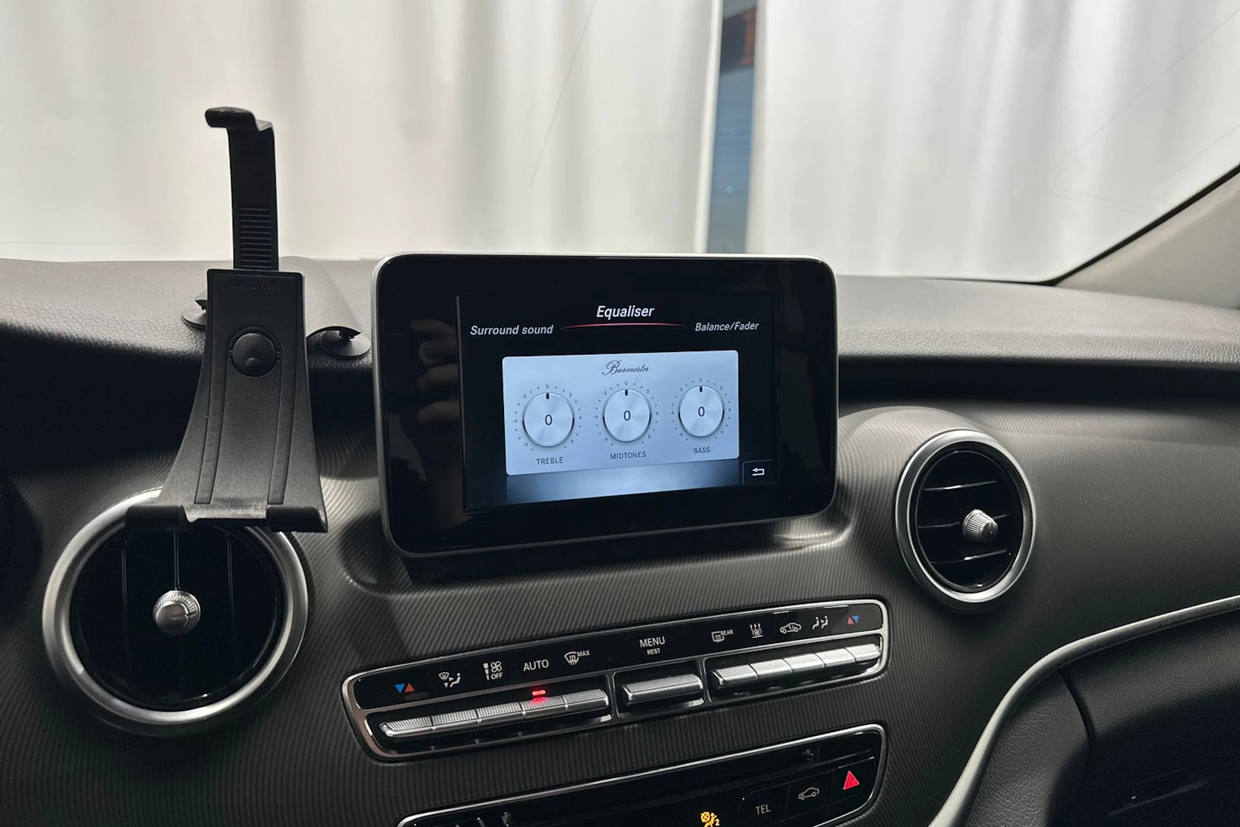 musta Mercedes-Benz V 2017 kuva 21.