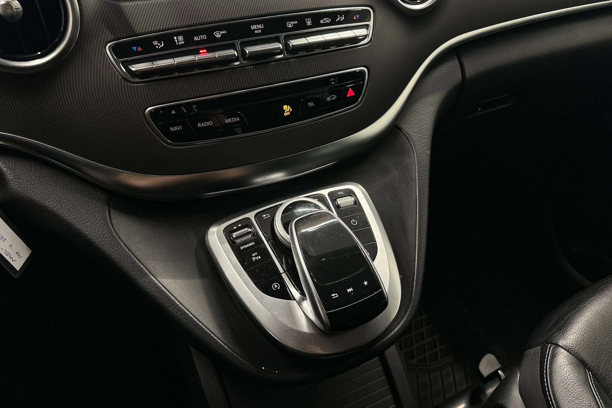 musta Mercedes-Benz V 2017 kuva 22.