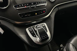 musta Mercedes-Benz V 2017 kuva 22.