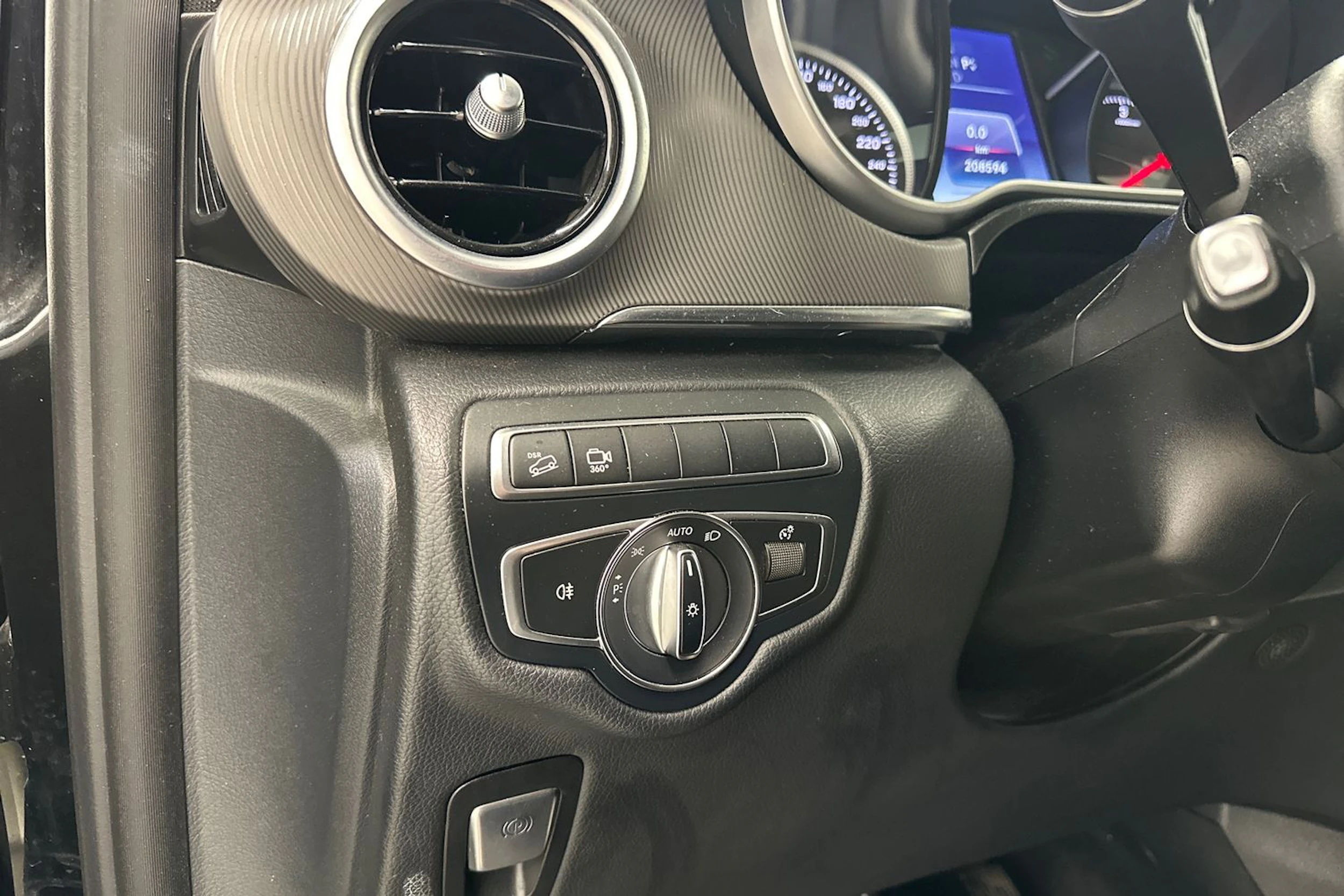 musta Mercedes-Benz V 2017 kuva 23.