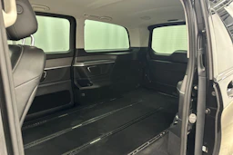 musta Mercedes-Benz V 2017 kuva 26.