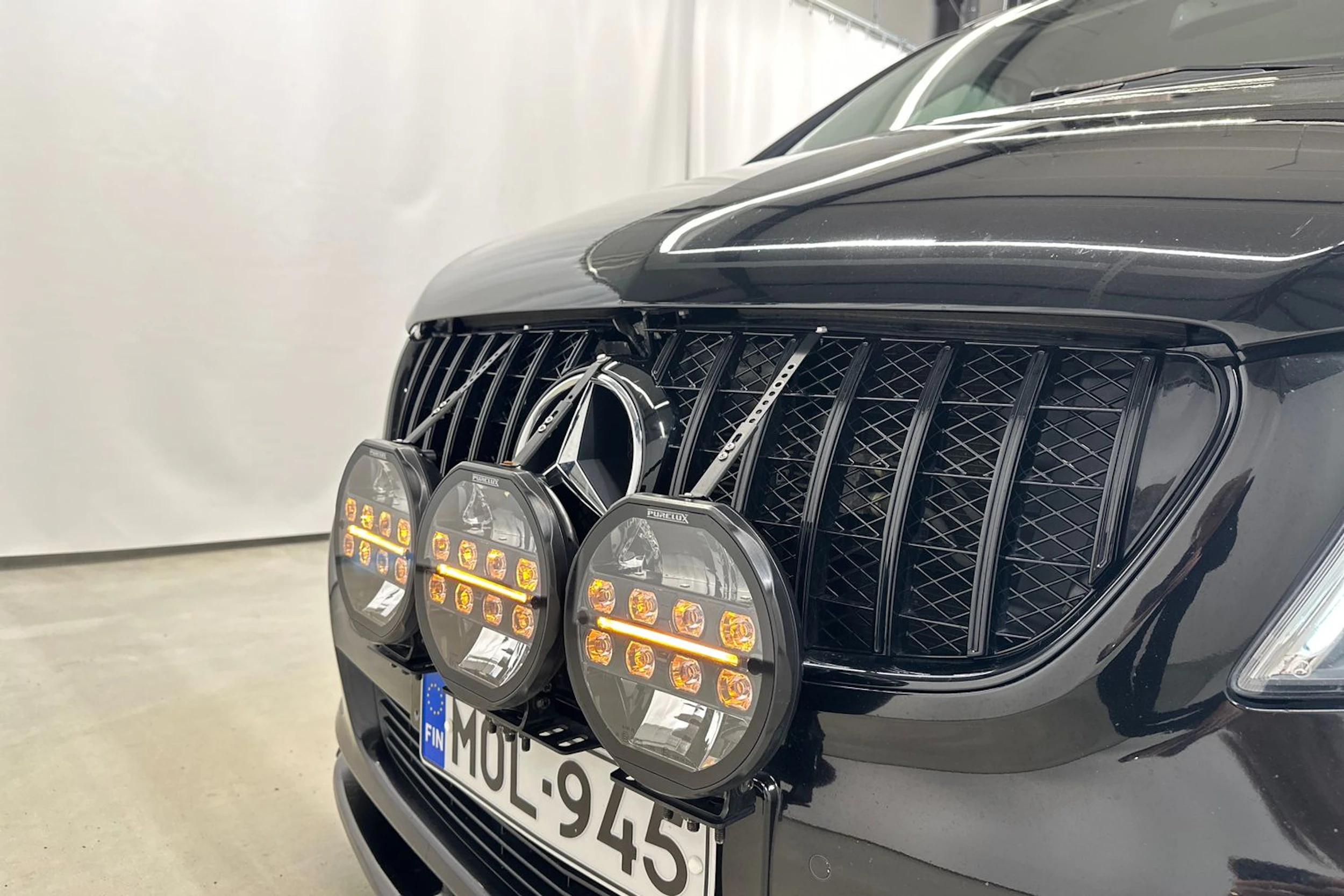 musta Mercedes-Benz V 2017 kuva 30.