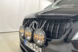 musta Mercedes-Benz V 2017 kuva 30.
