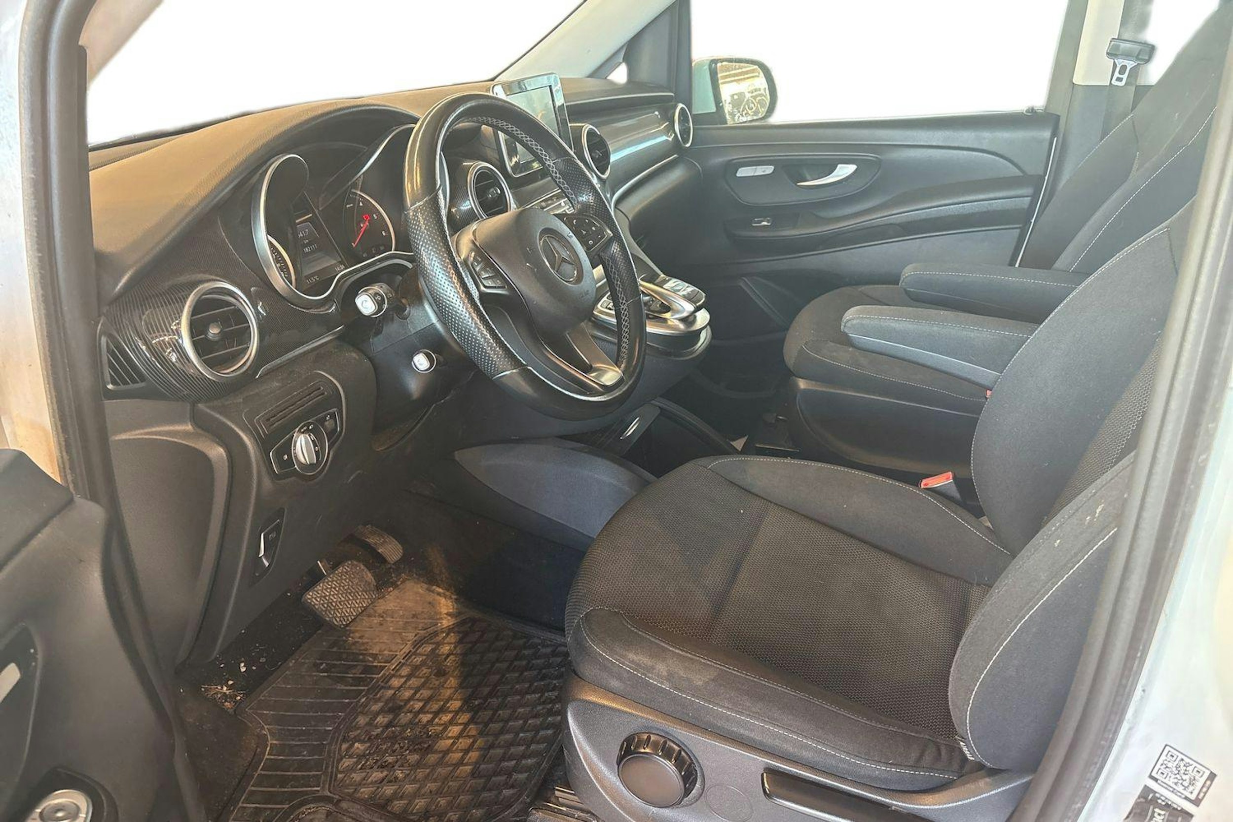 valkoinen Mercedes-Benz V 2018 kuva 3.