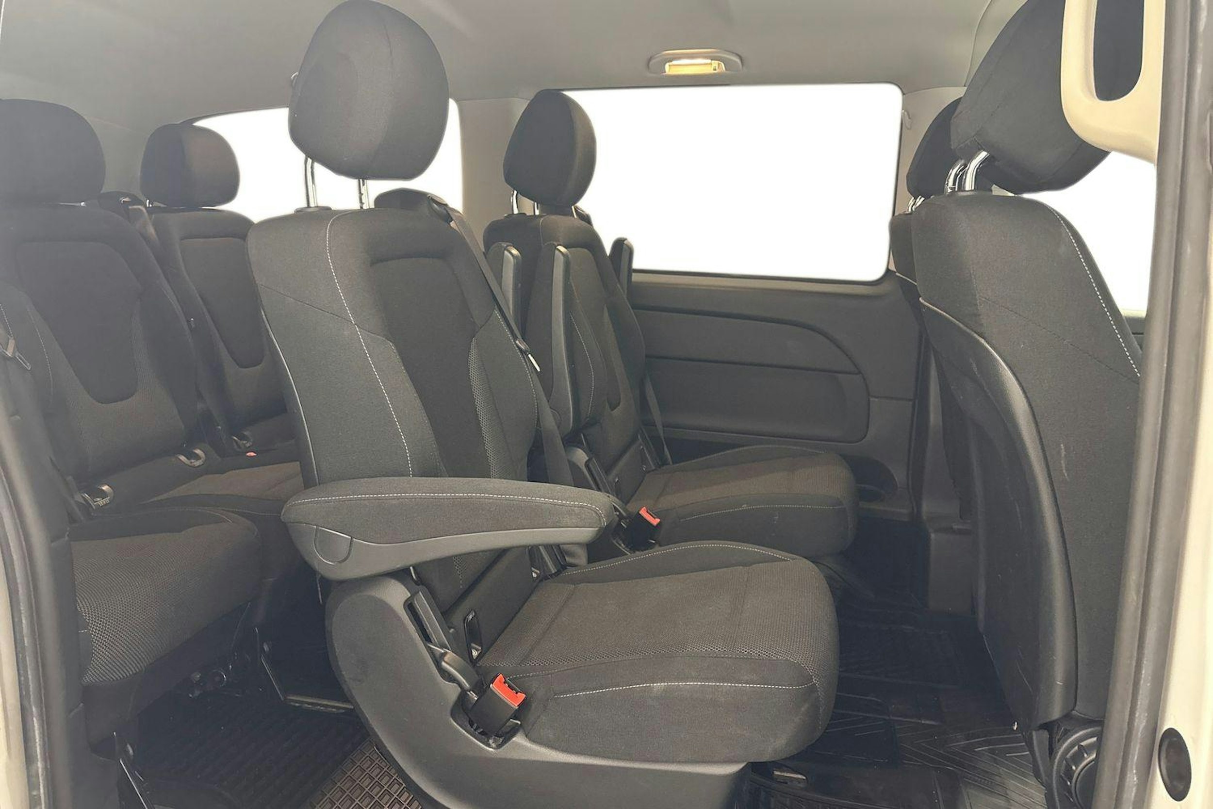 valkoinen Mercedes-Benz V 2018 kuva 11.