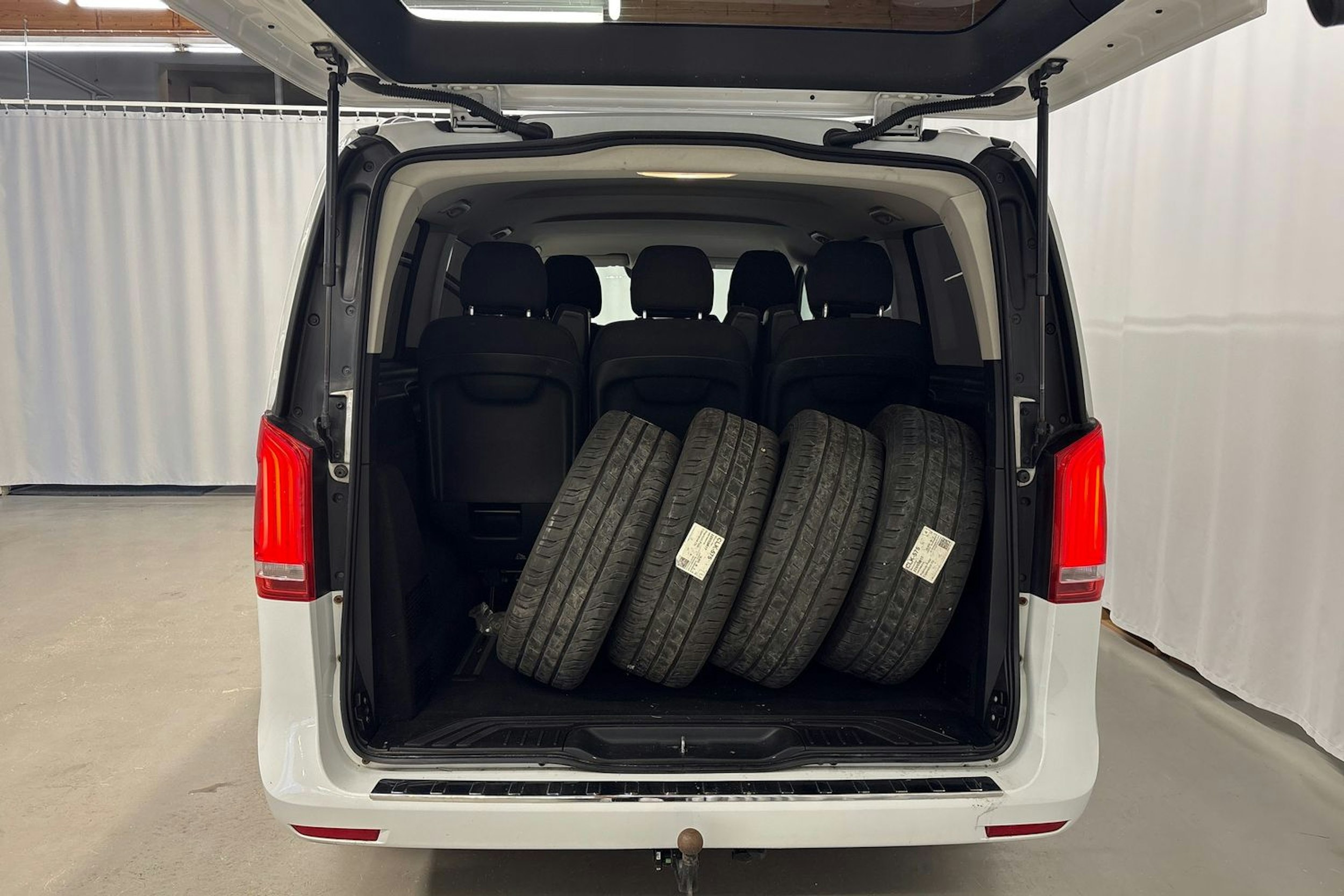 valkoinen Mercedes-Benz V 2018 kuva 26.