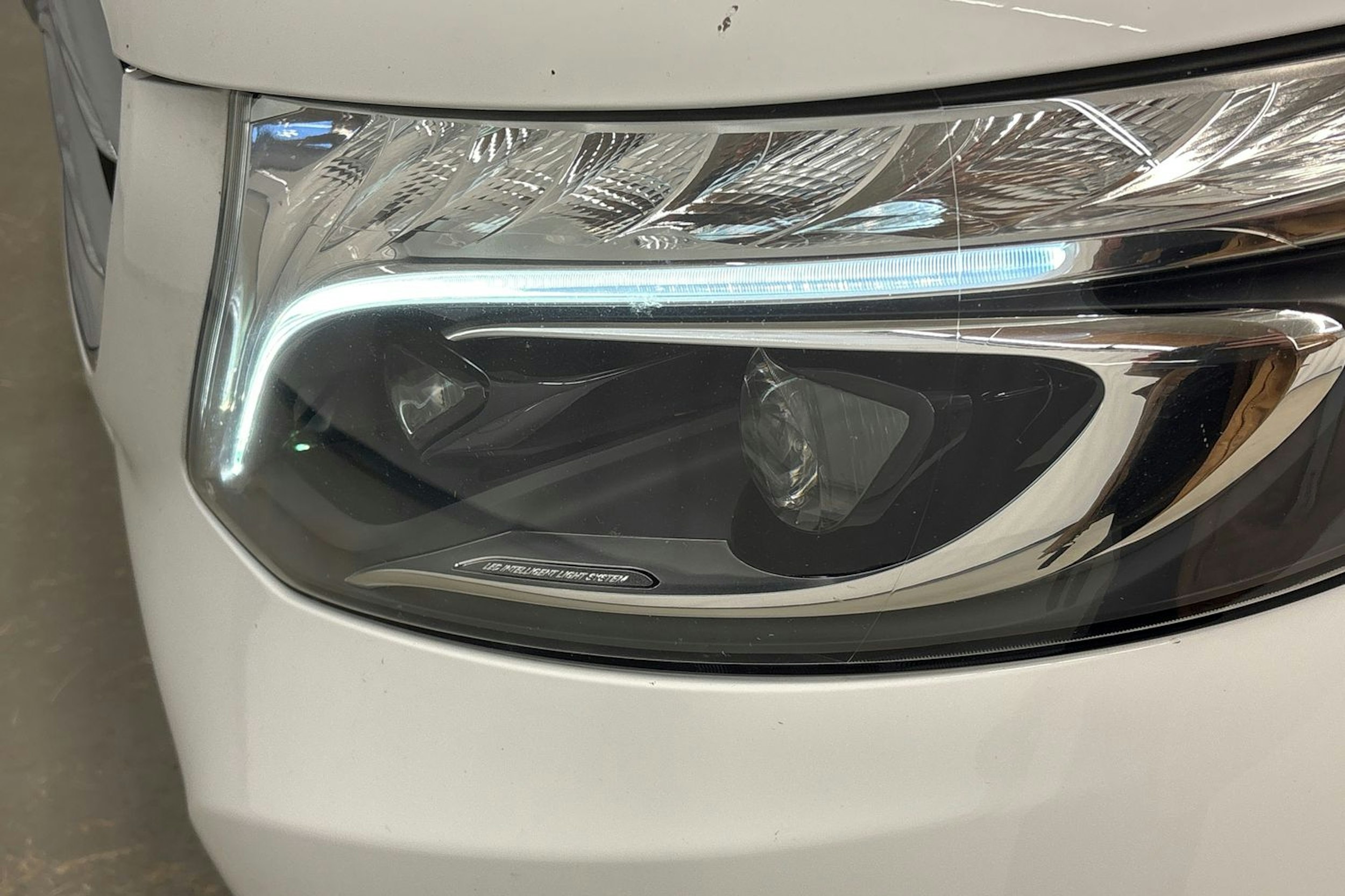 valkoinen Mercedes-Benz V 2018 kuva 27.