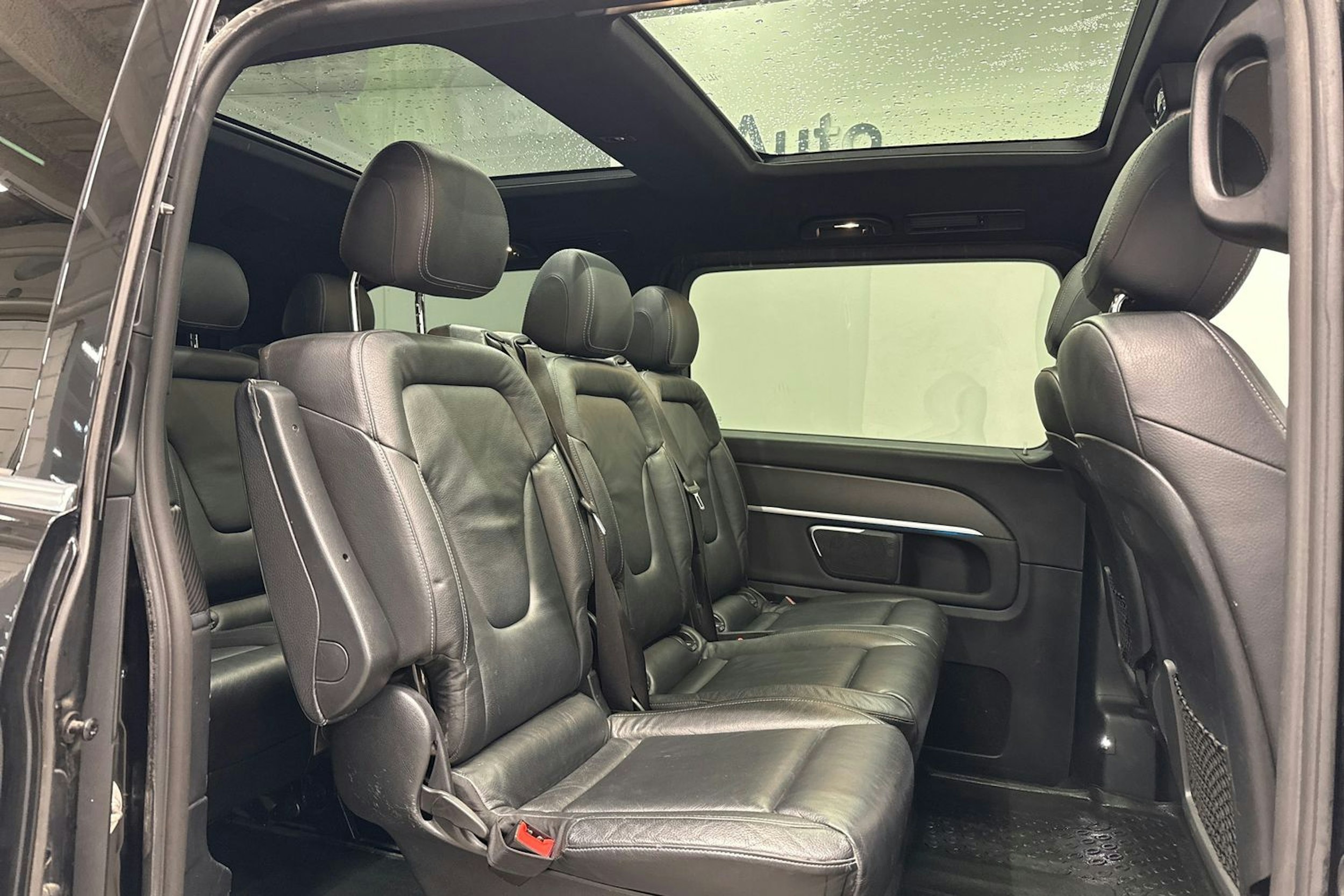 musta Mercedes-Benz V 2018 kuva 13.