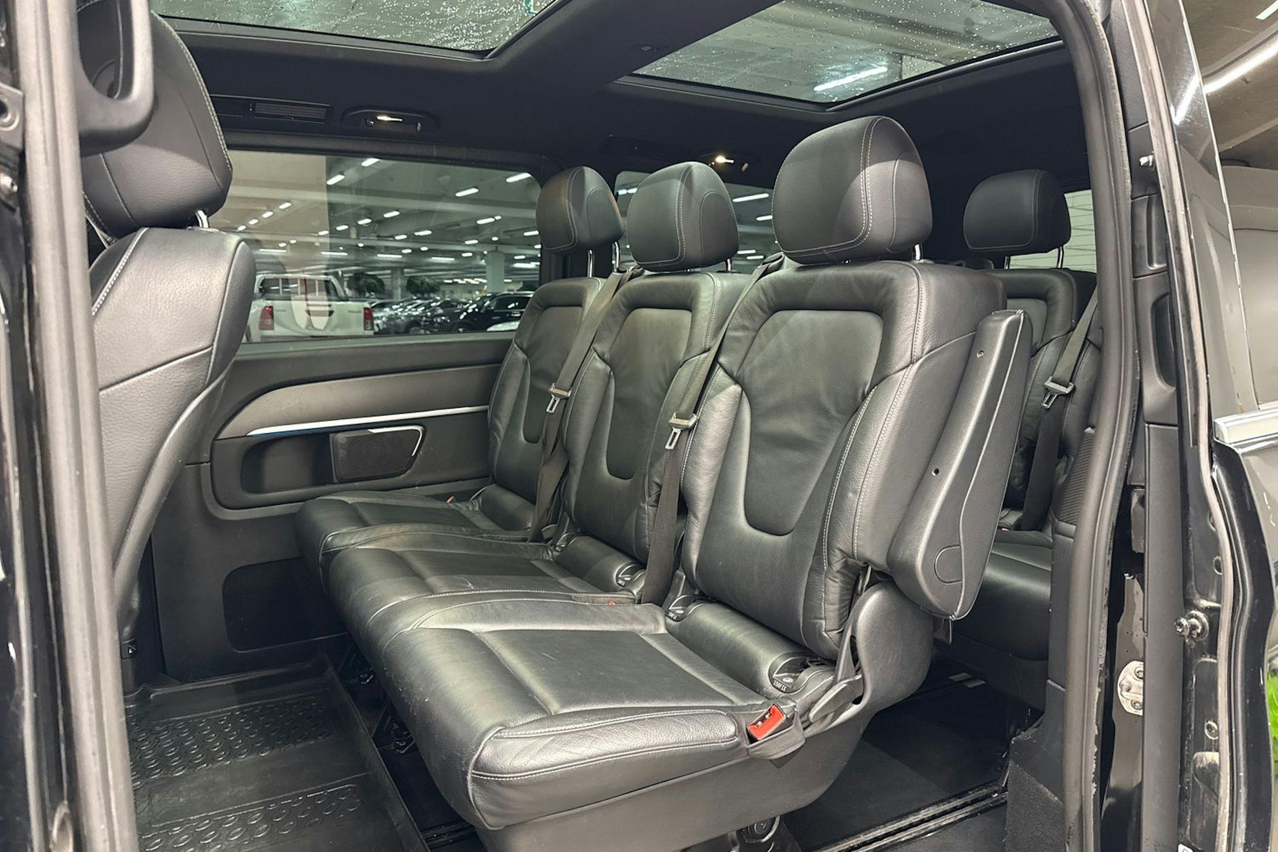 musta Mercedes-Benz V 2018 kuva 16.