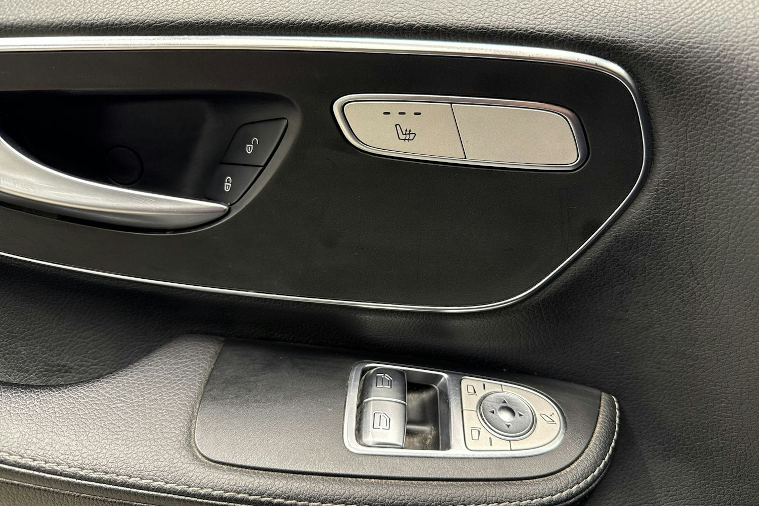musta Mercedes-Benz V 2018 kuva 19.