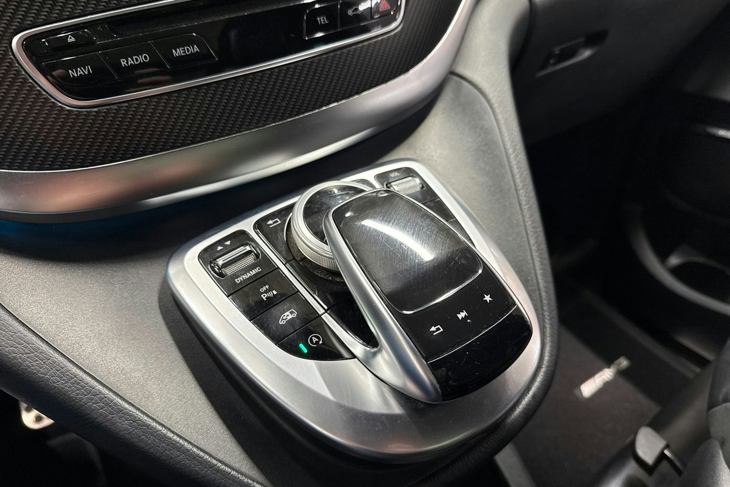musta Mercedes-Benz V 2018 kuva 23.