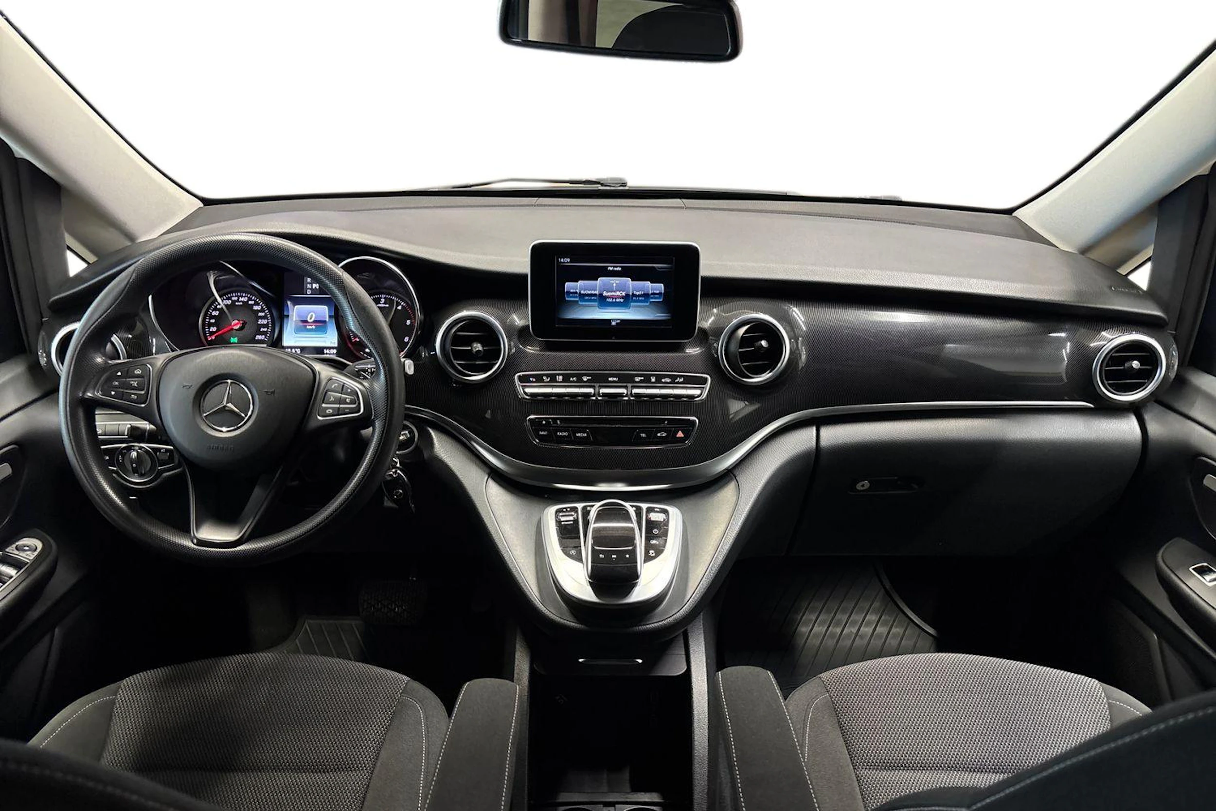 valkoinen Mercedes-Benz V 2018 kuva 9.