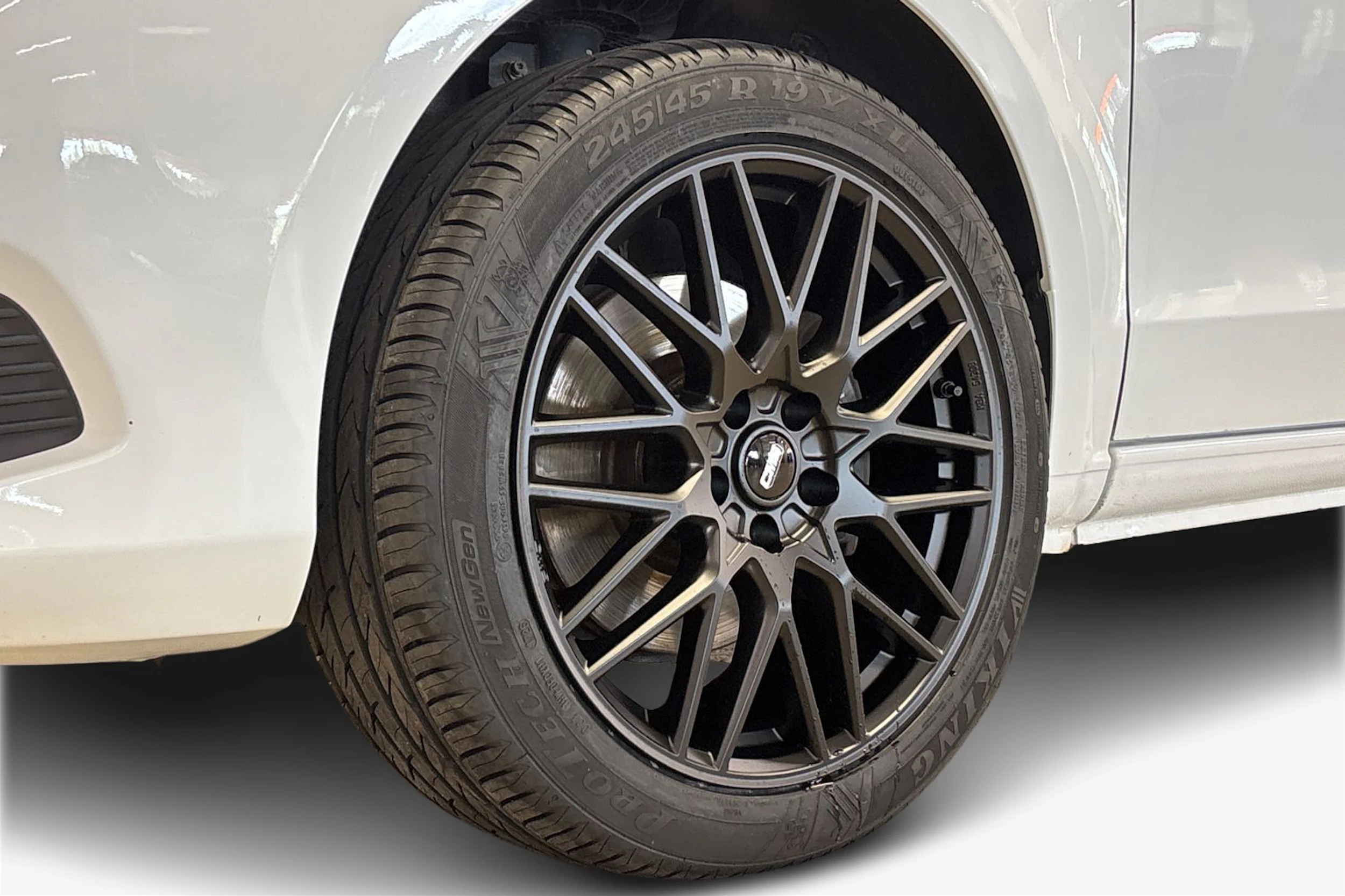 valkoinen Mercedes-Benz V 2018 kuva 12.