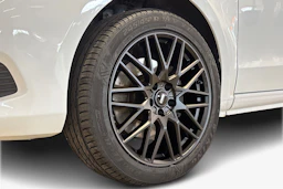 valkoinen Mercedes-Benz V 2018 kuva 12.