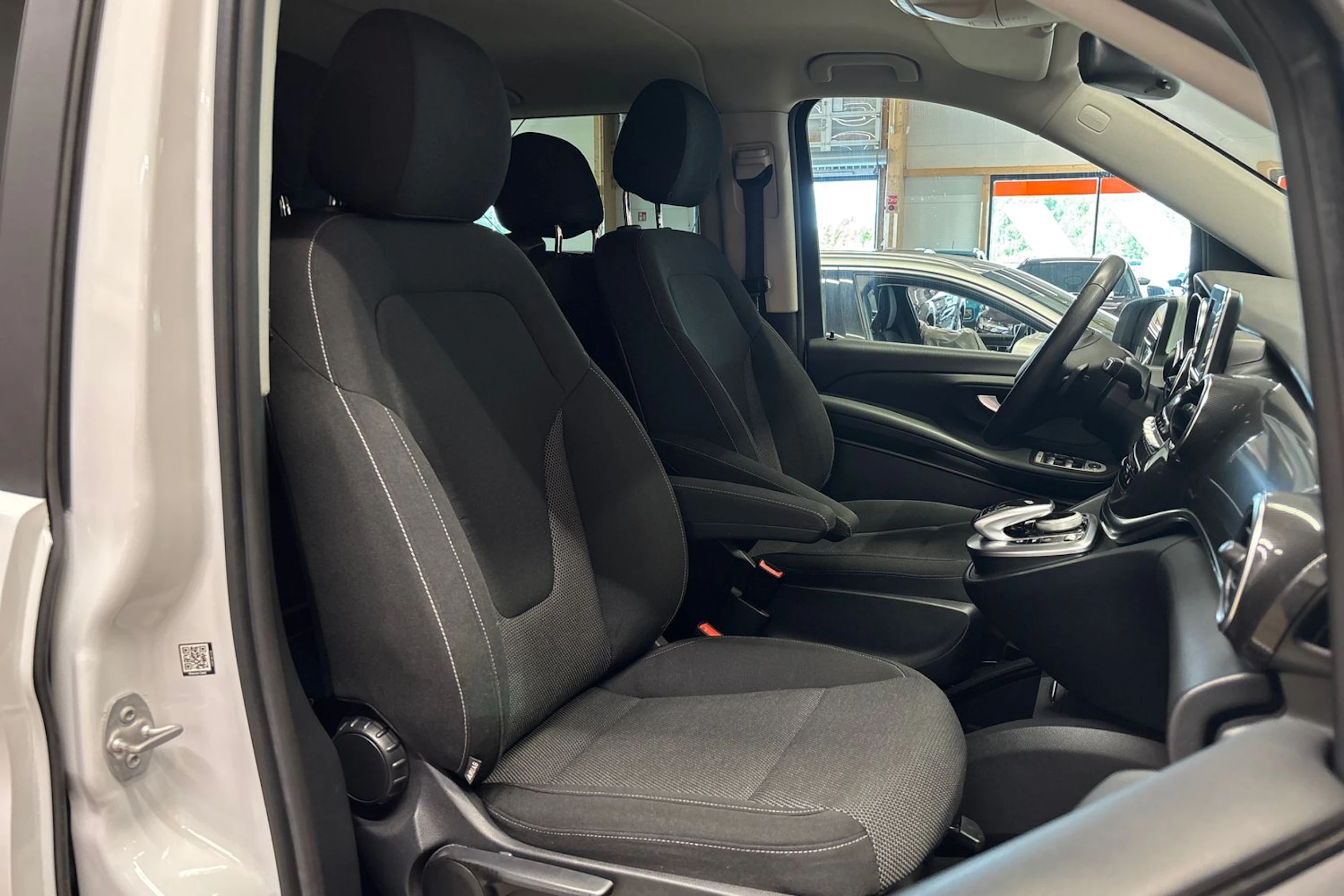 valkoinen Mercedes-Benz V 2018 kuva 15.