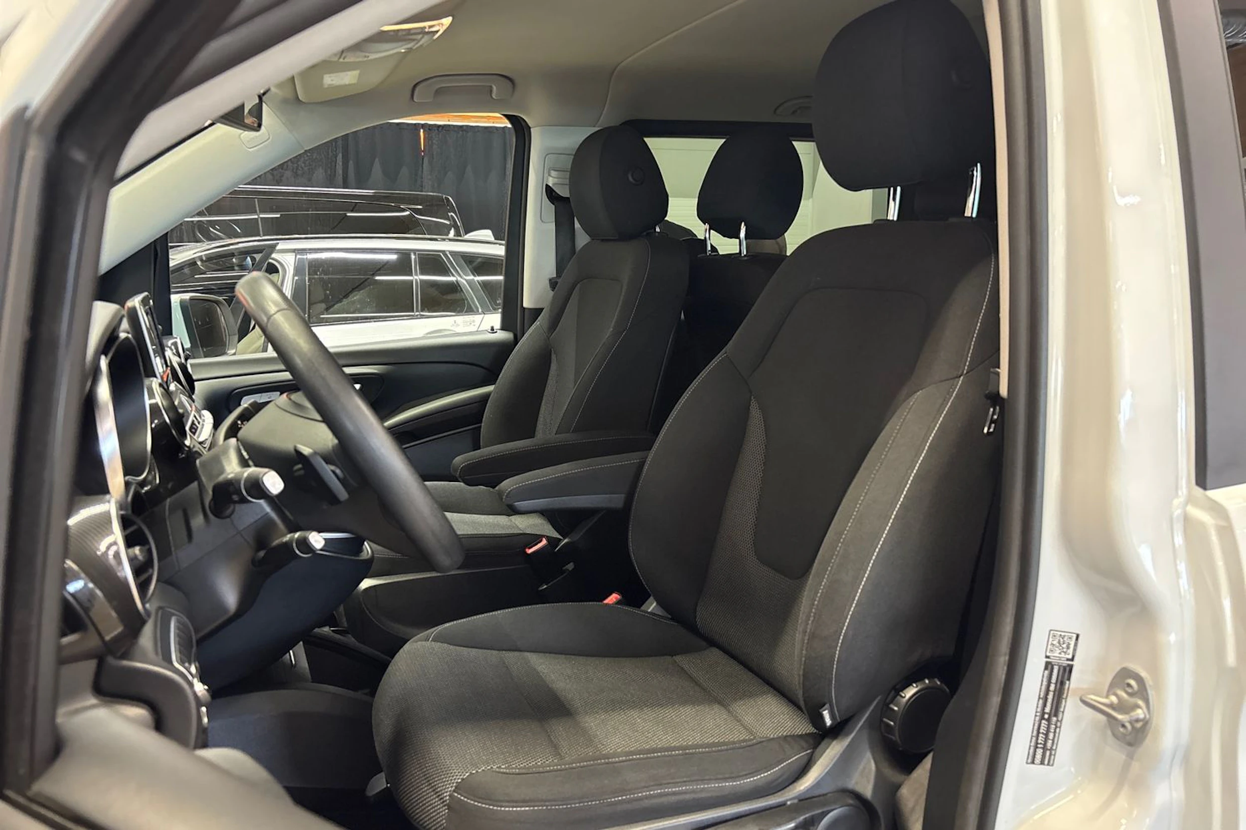valkoinen Mercedes-Benz V 2018 kuva 16.