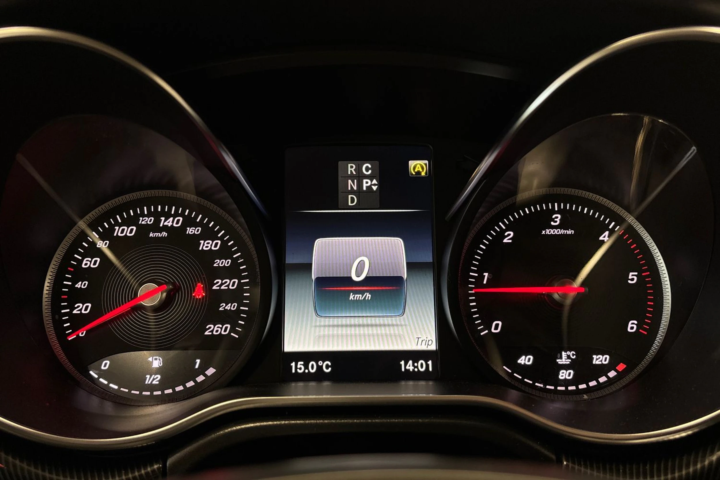 valkoinen Mercedes-Benz V 2018 kuva 22.