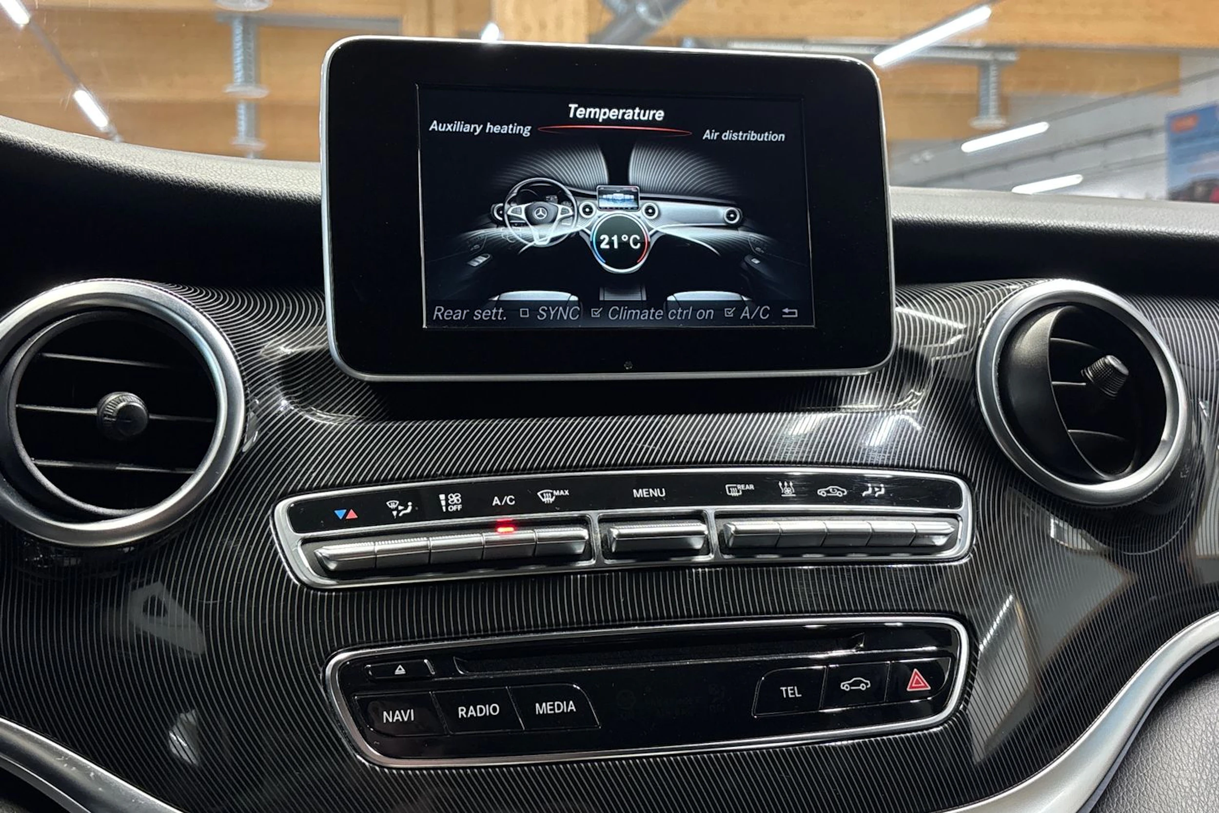 valkoinen Mercedes-Benz V 2018 kuva 26.