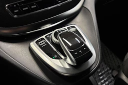 valkoinen Mercedes-Benz V 2018 kuva 27.