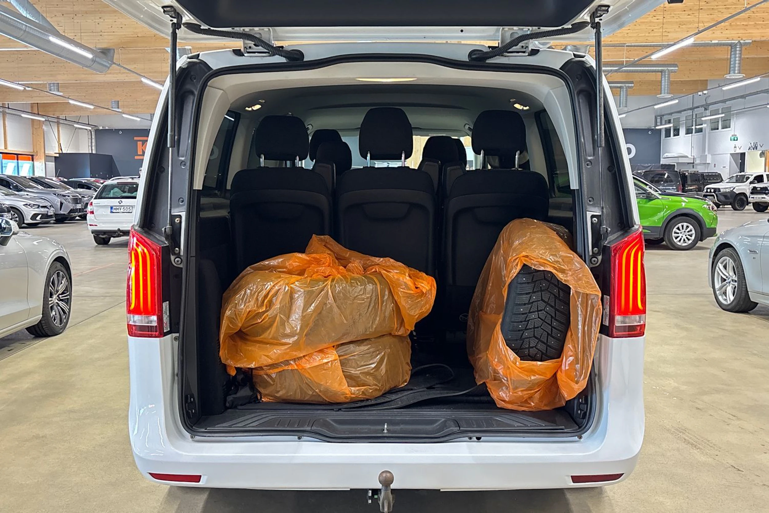 valkoinen Mercedes-Benz V 2018 kuva 30.