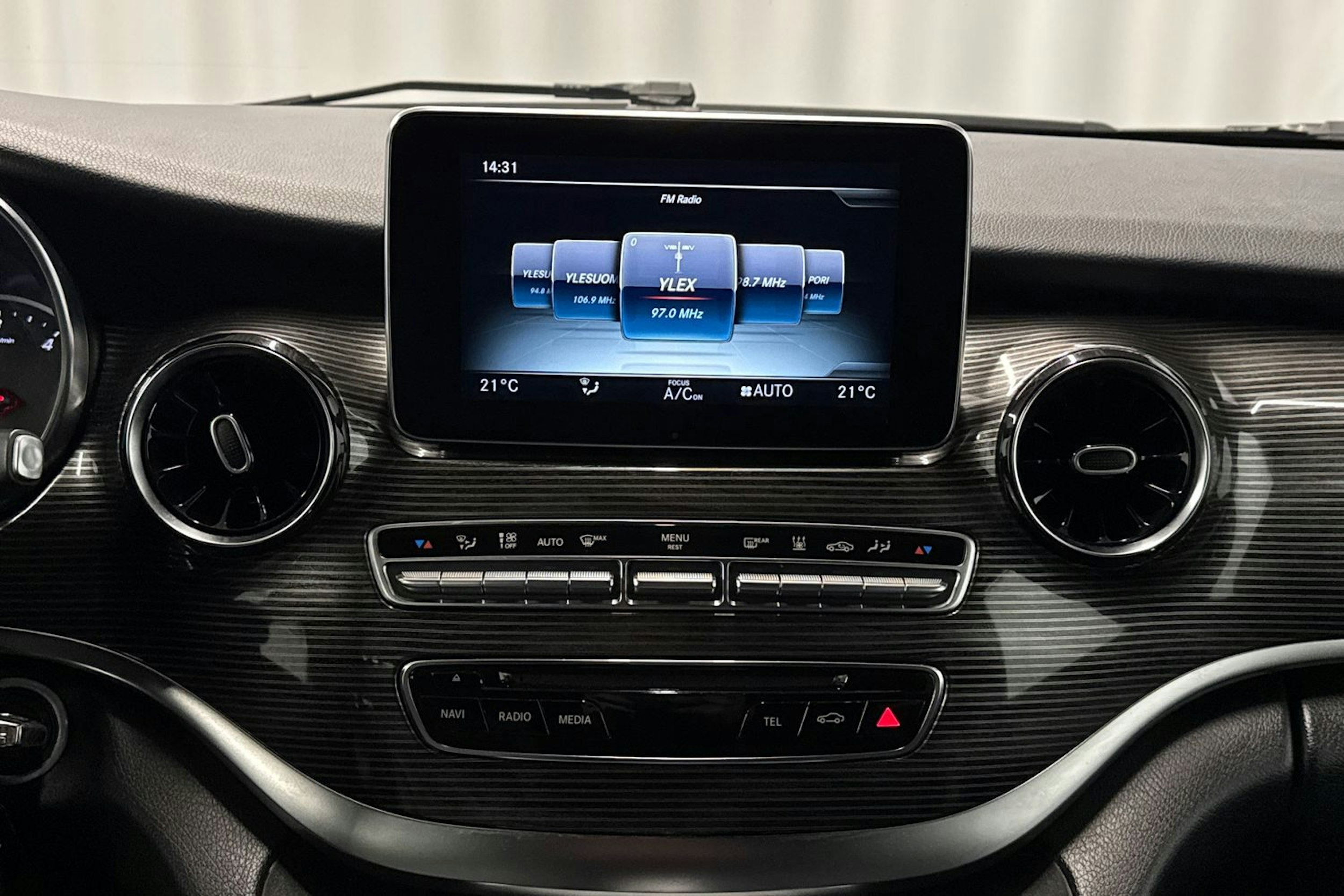 musta Mercedes-Benz V 2019 kuva 15.