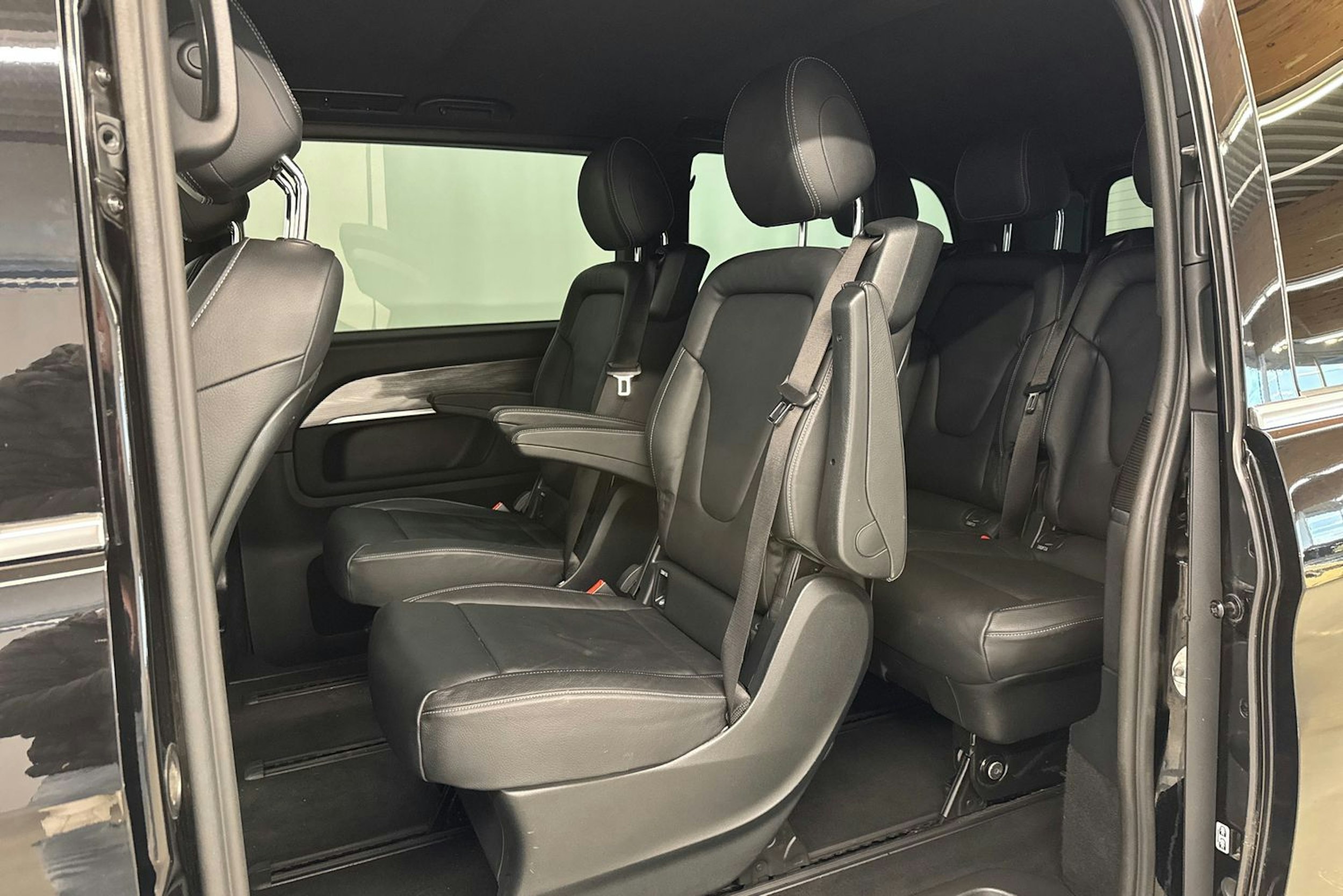 musta Mercedes-Benz V 2019 kuva 26.