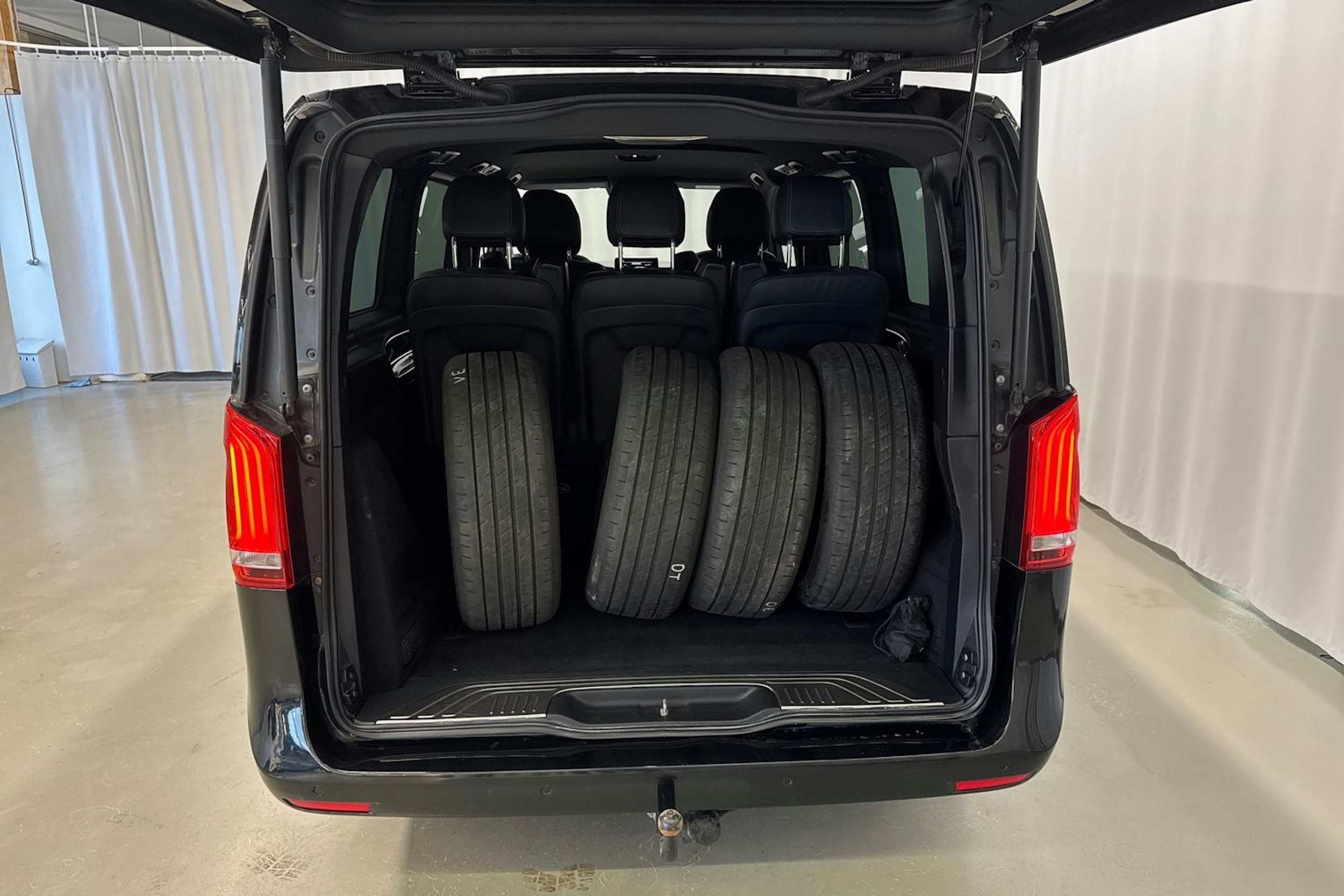 musta Mercedes-Benz V 2019 kuva 28.