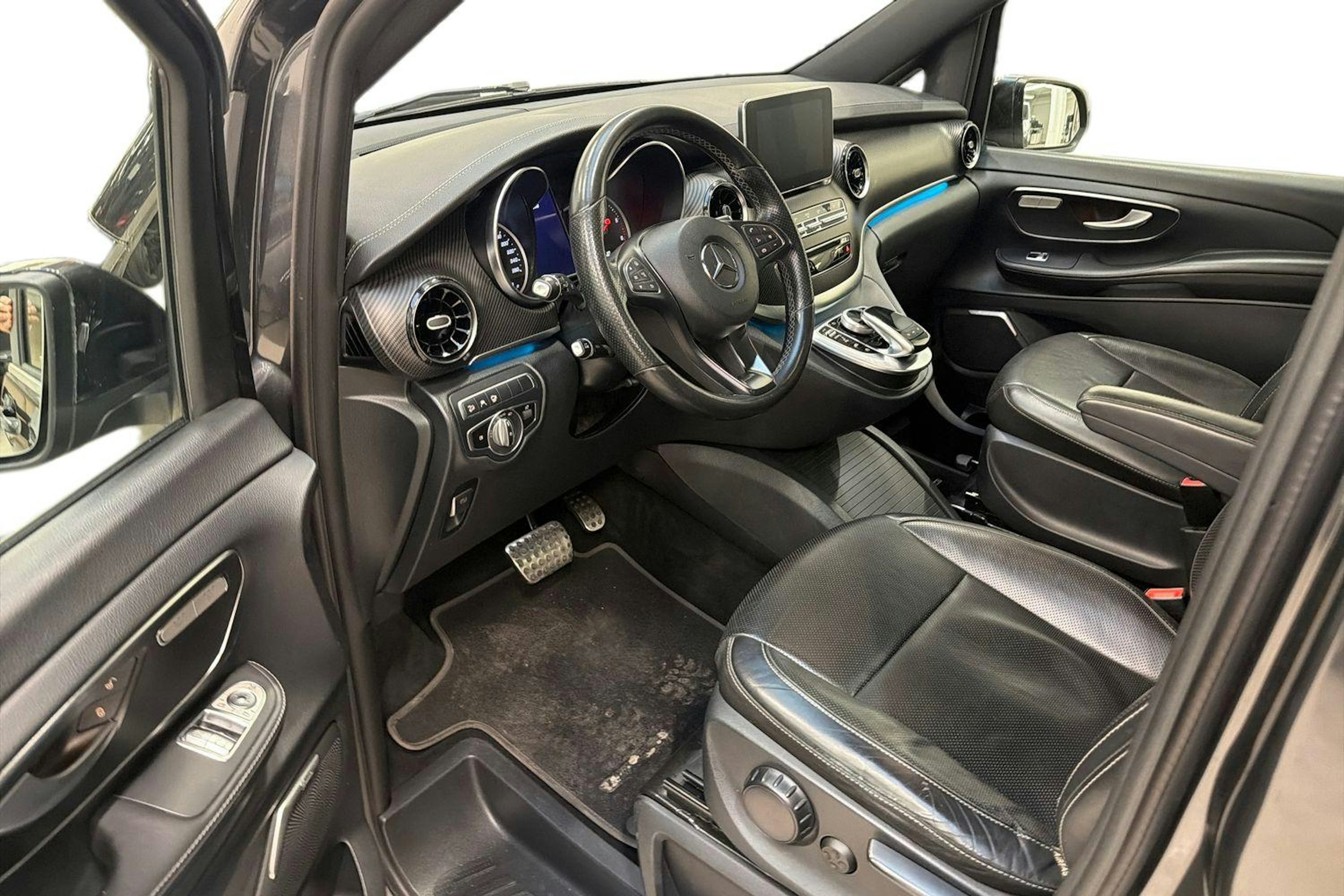 harmaa Mercedes-Benz V 2019 kuva 7.