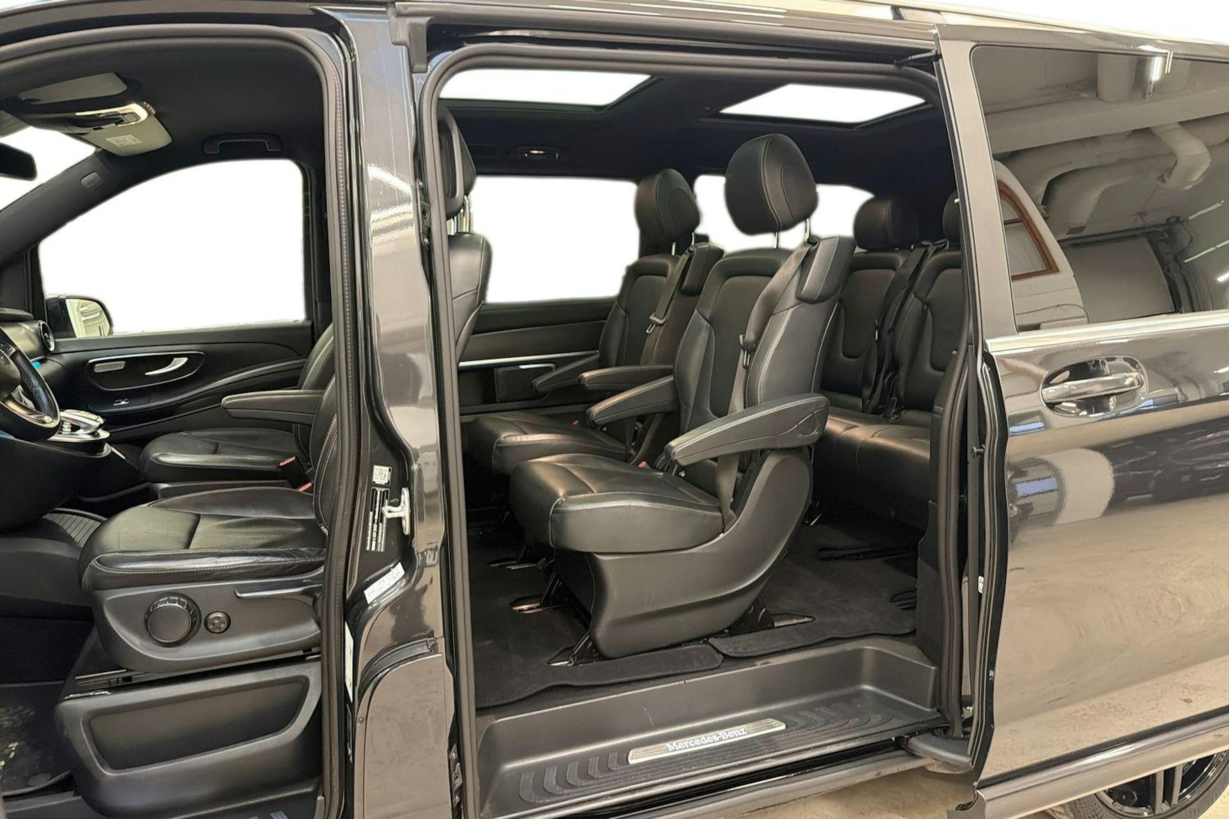 harmaa Mercedes-Benz V 2019 kuva 10.