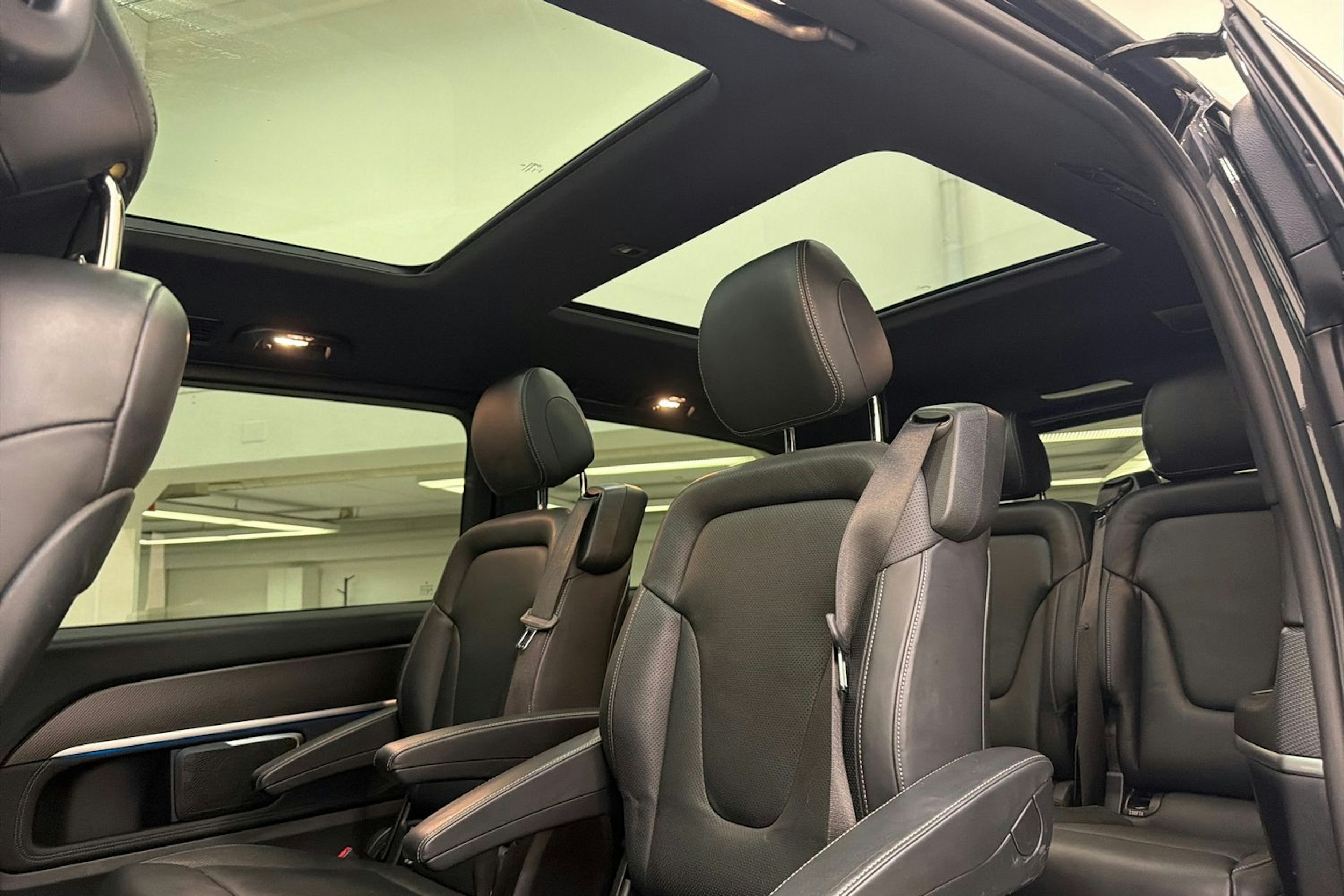 harmaa Mercedes-Benz V 2019 kuva 13.