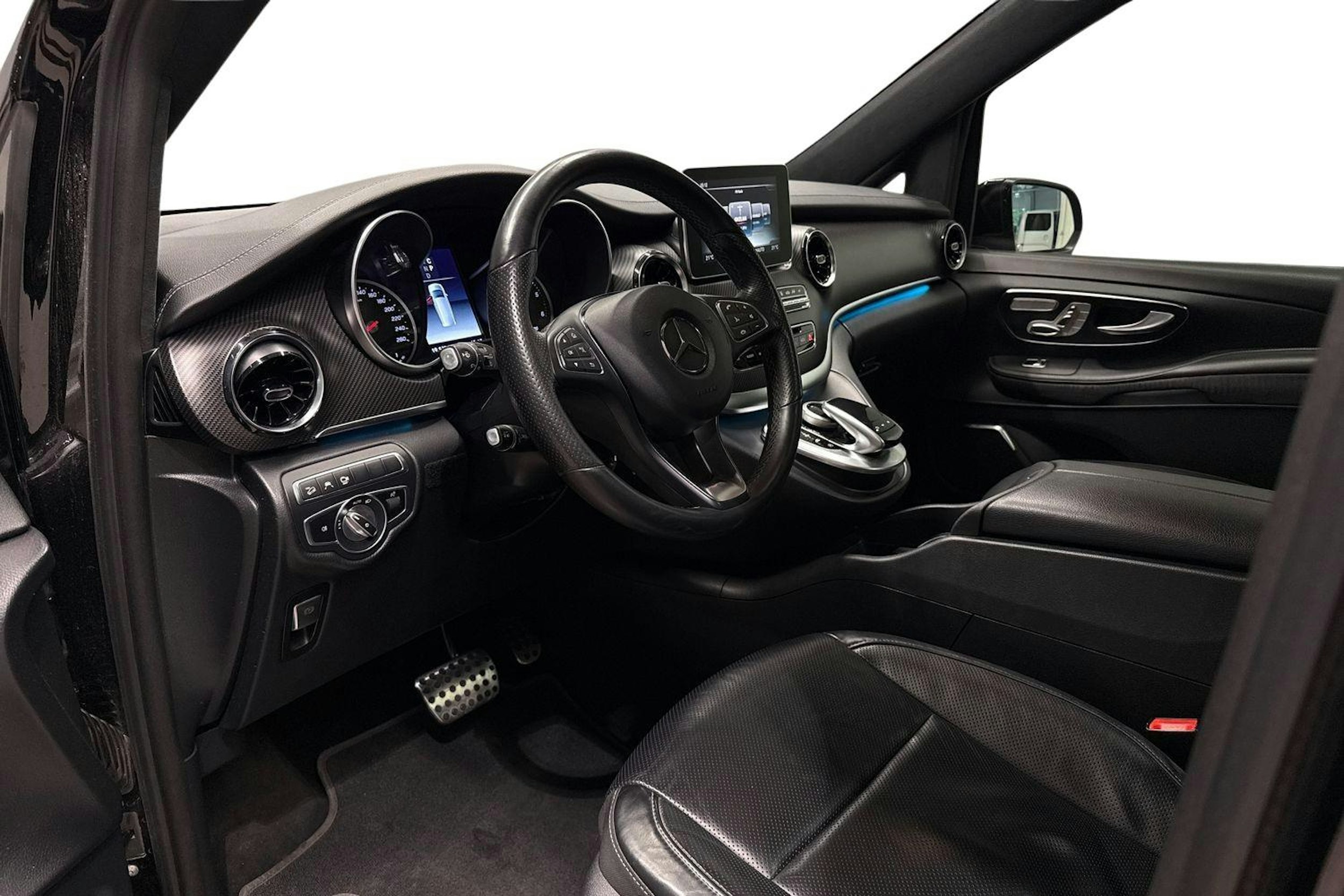 musta Mercedes-Benz V 2020 kuva 6.