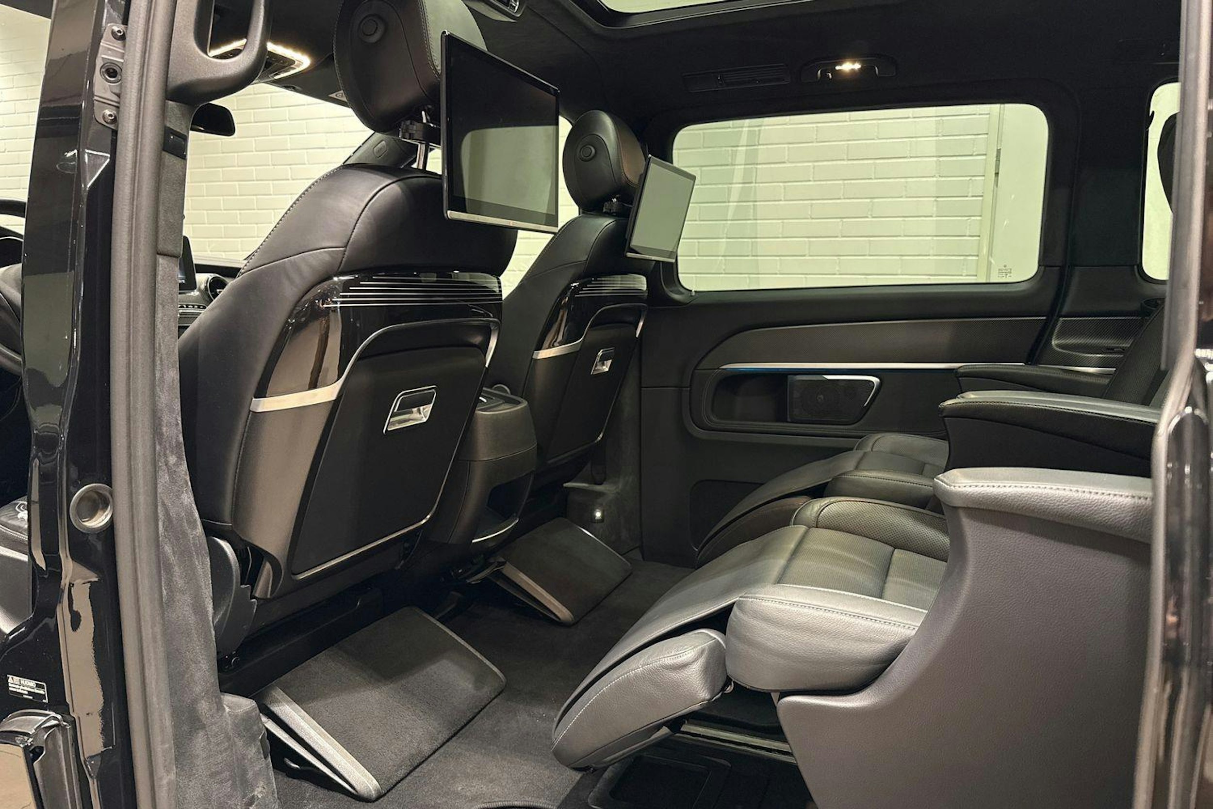 musta Mercedes-Benz V 2020 kuva 10.