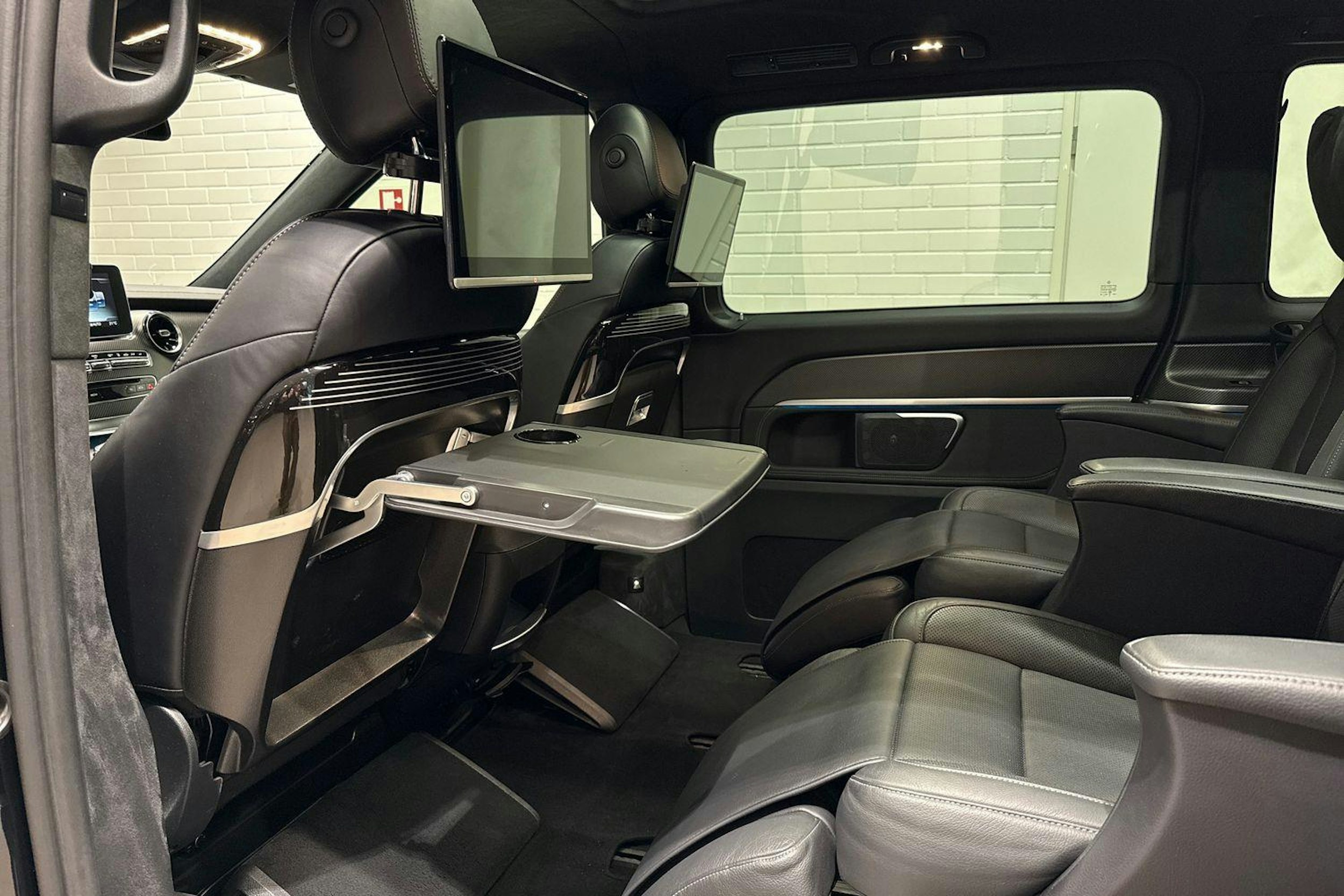 musta Mercedes-Benz V 2020 kuva 11.