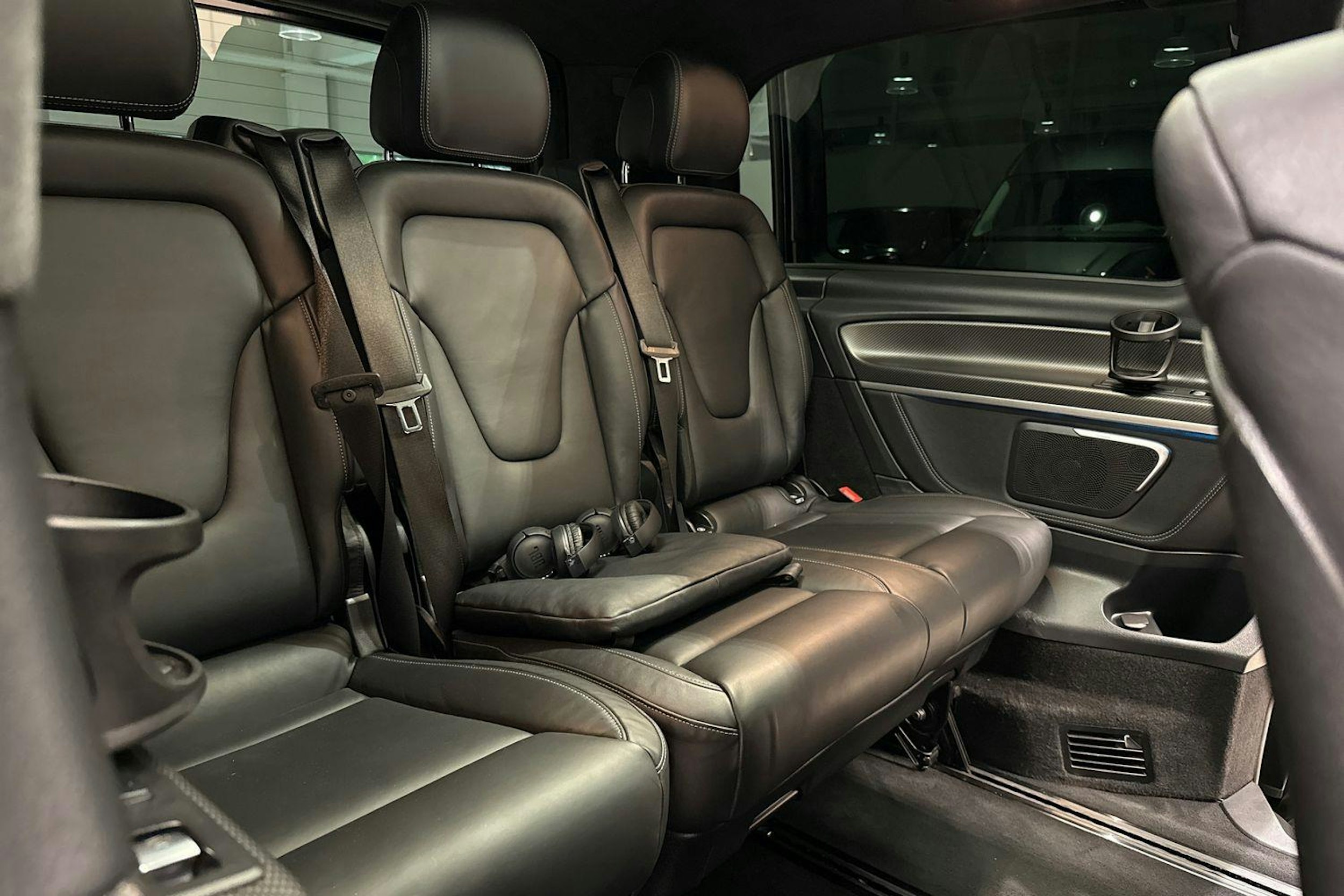 musta Mercedes-Benz V 2020 kuva 12.