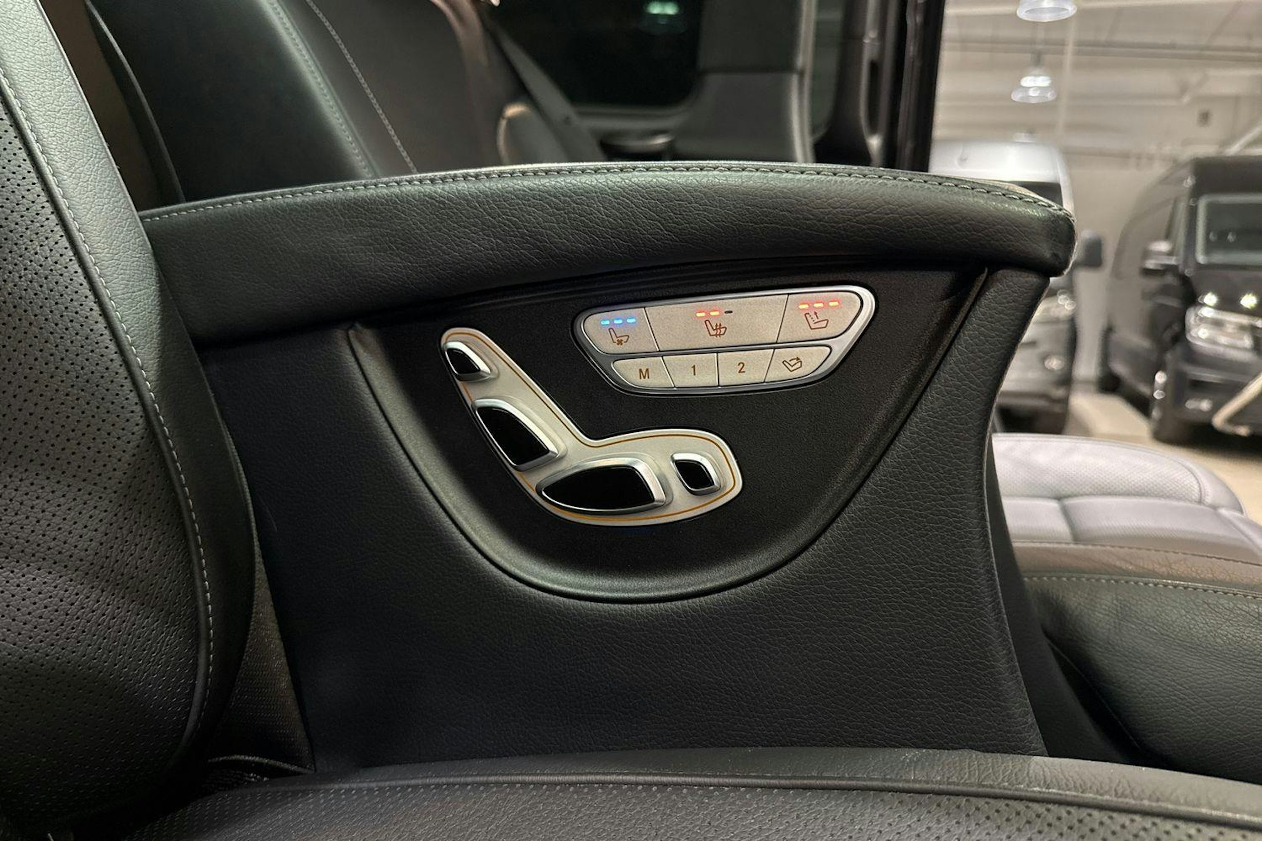 musta Mercedes-Benz V 2020 kuva 13.