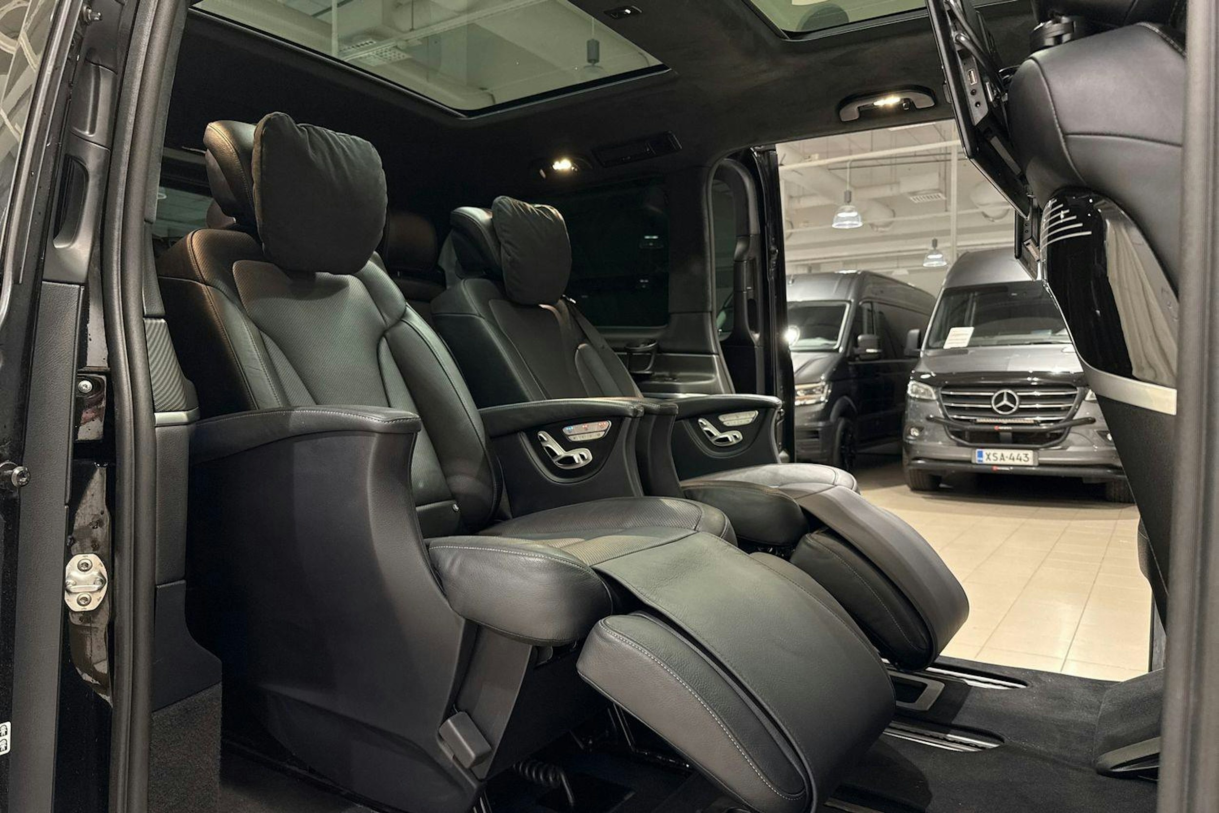 musta Mercedes-Benz V 2020 kuva 14.