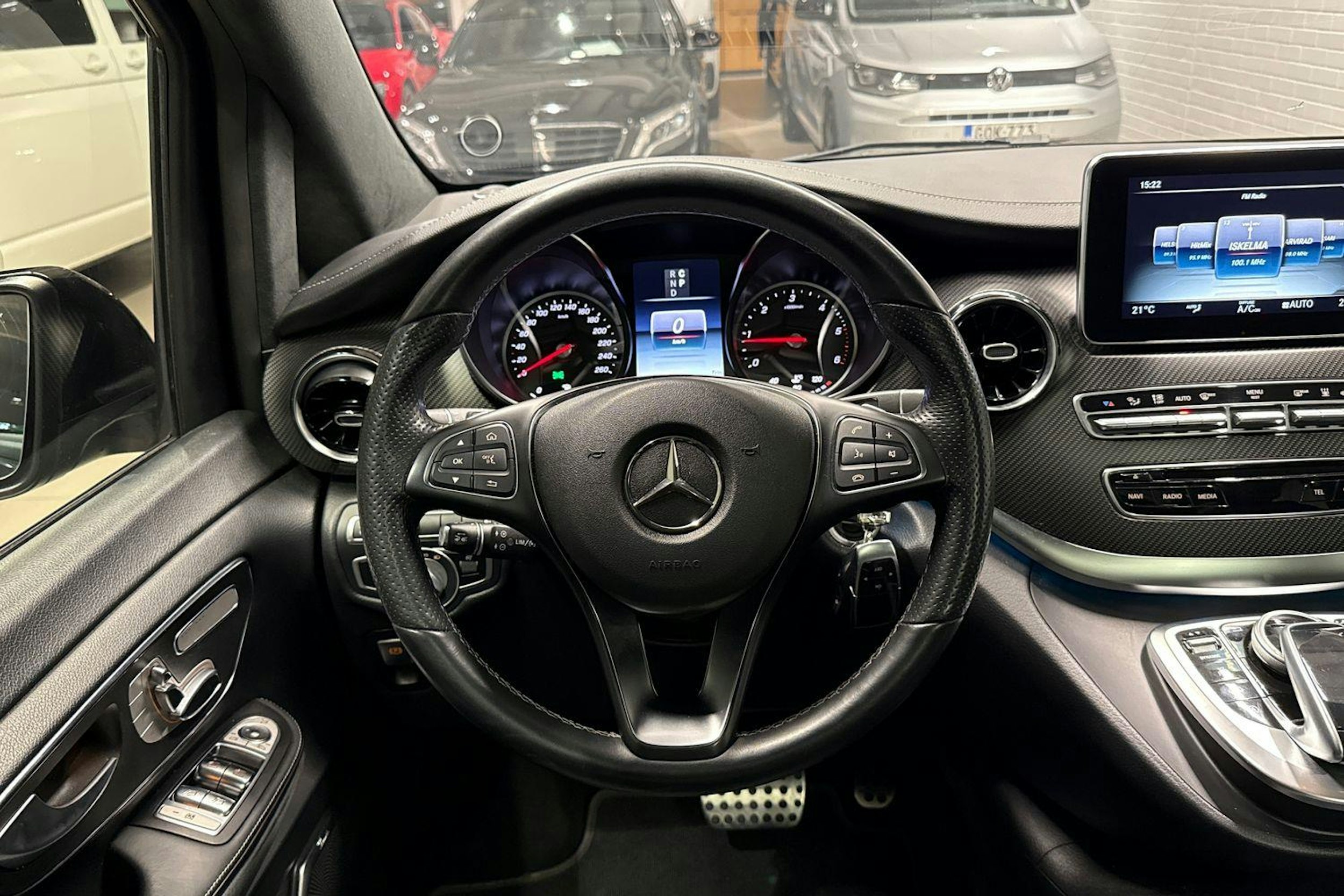 musta Mercedes-Benz V 2020 kuva 17.