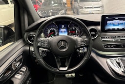 musta Mercedes-Benz V 2020 kuva 17.