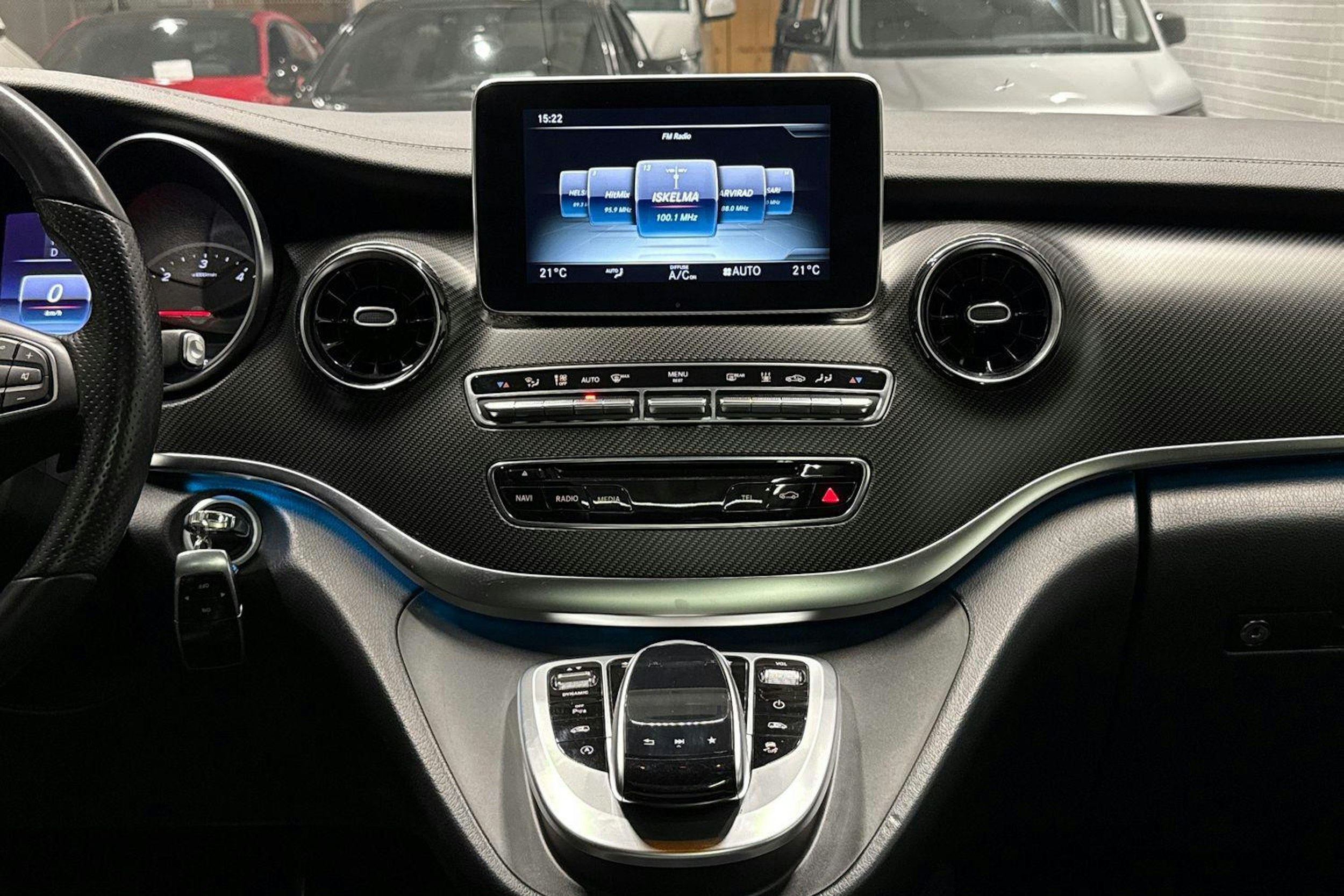 musta Mercedes-Benz V 2020 kuva 18.